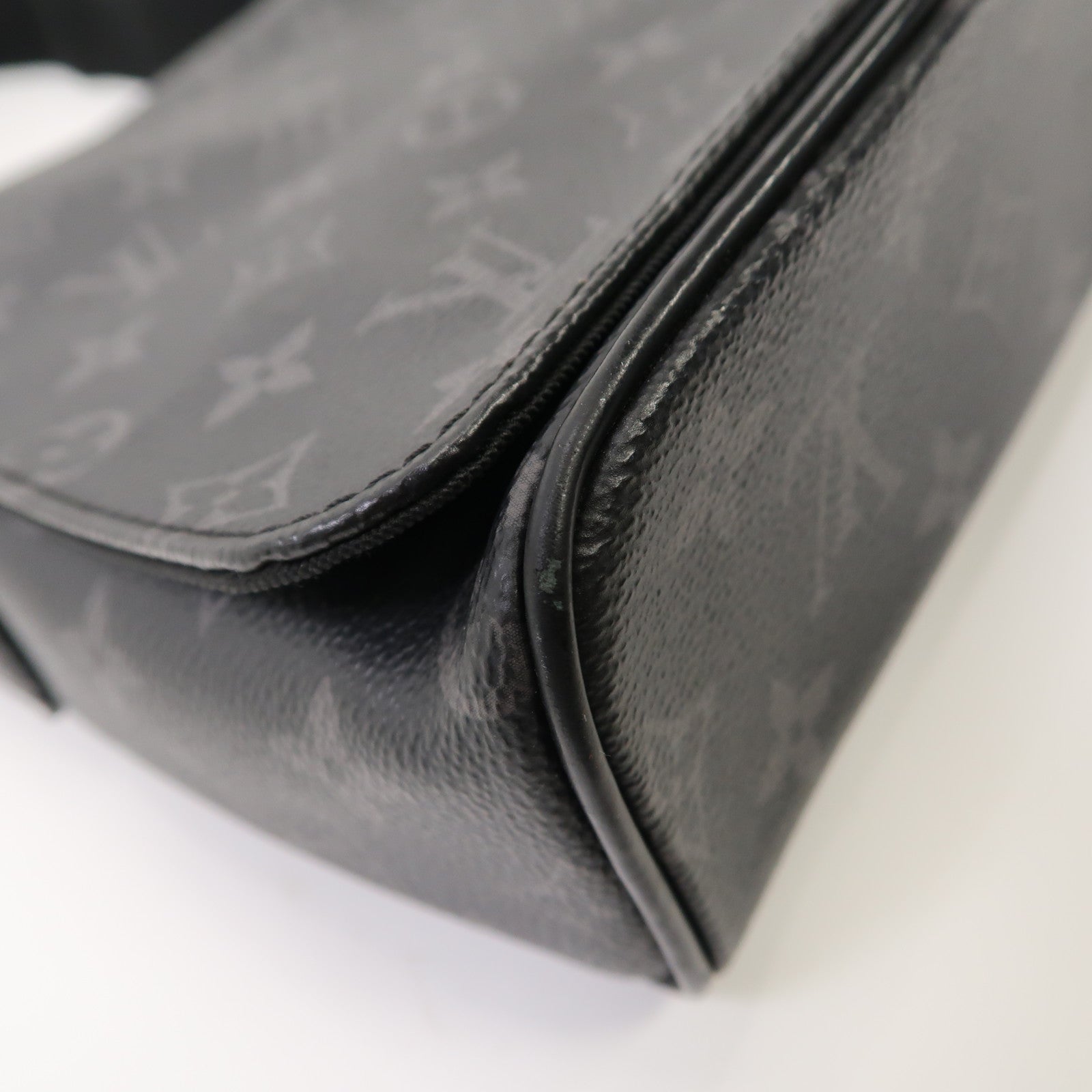 LOUIS VUITTON Monogram Eclipse District PM銀扣肩背袋黑色
