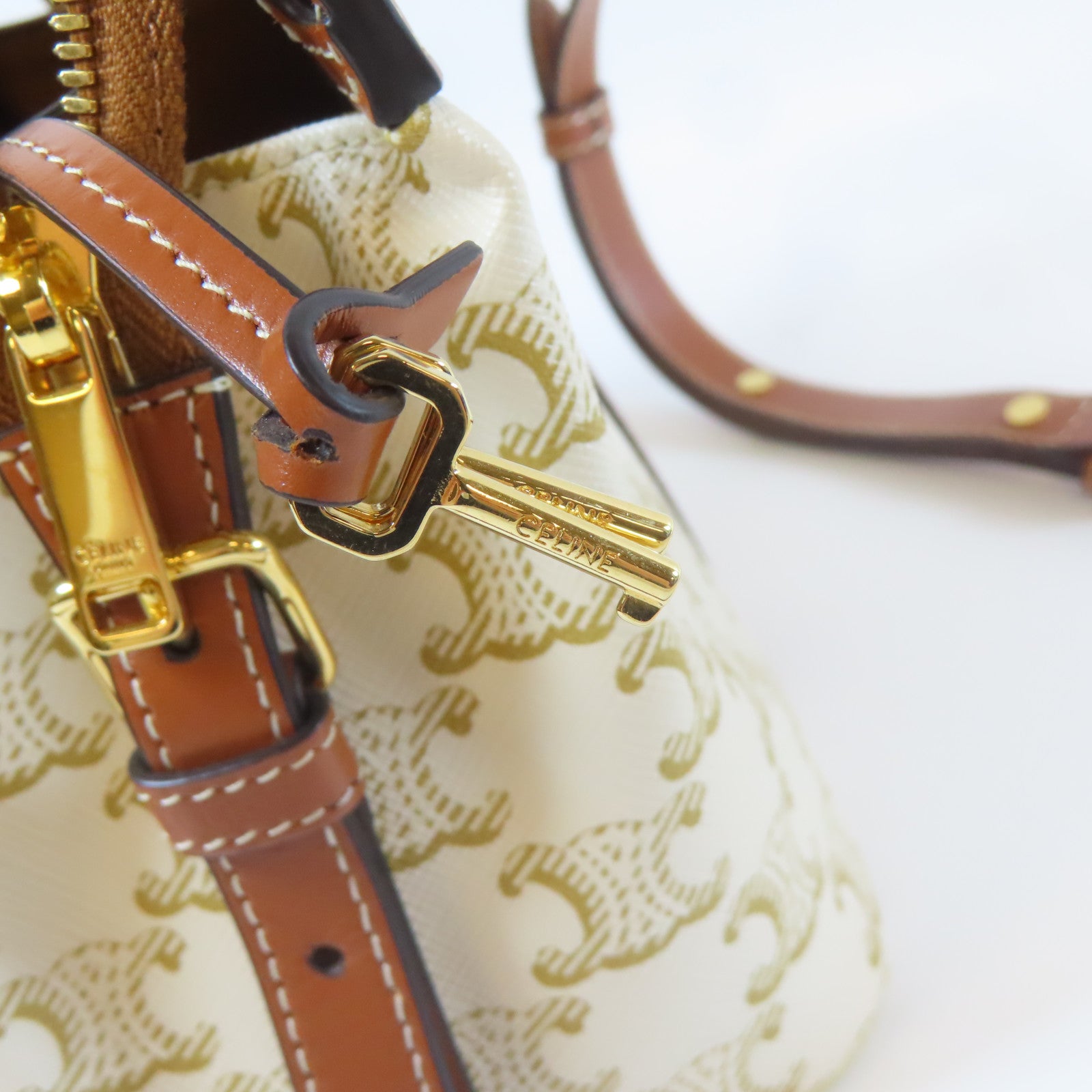 CELINE Triomphe塗層帆布Shoulder Bag金扣肩背袋白色/啡色