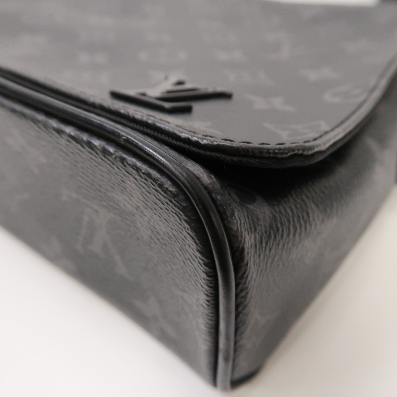 LOUIS VUITTON Monogram Eclipse District PM銀扣肩背袋黑色