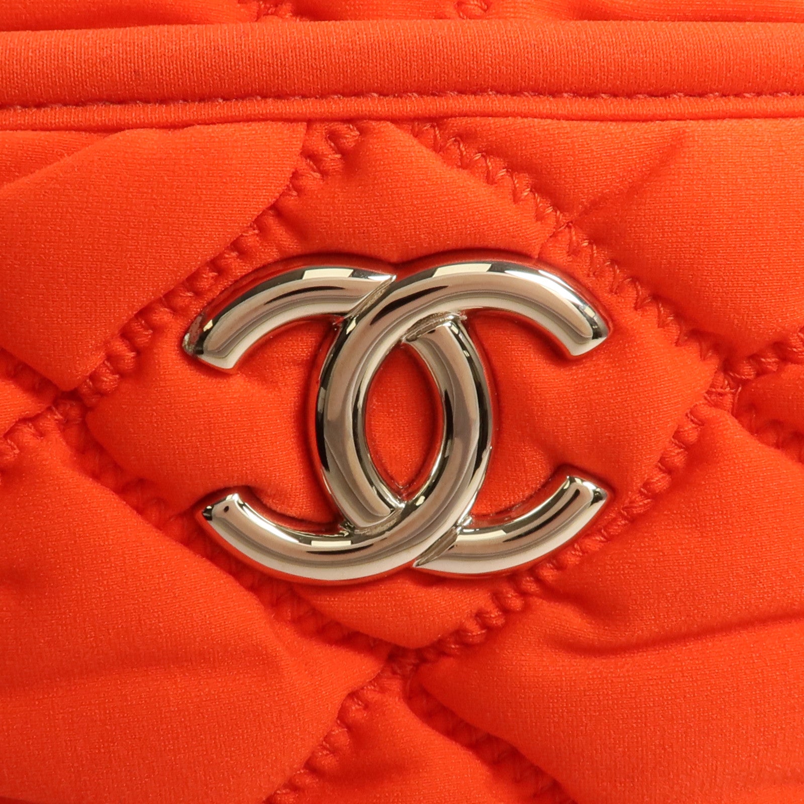 CHANEL 布料Bubble Bag銀扣鏈帶肩背袋