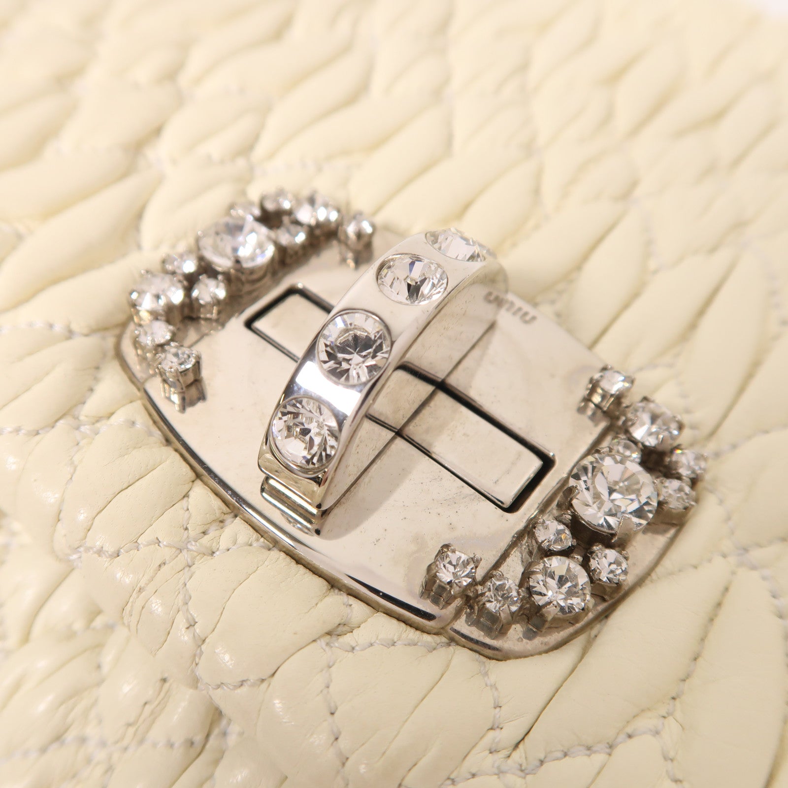 Miu Miu 牛皮皮革Matelasse Nappa Crystal銀扣肩背袋