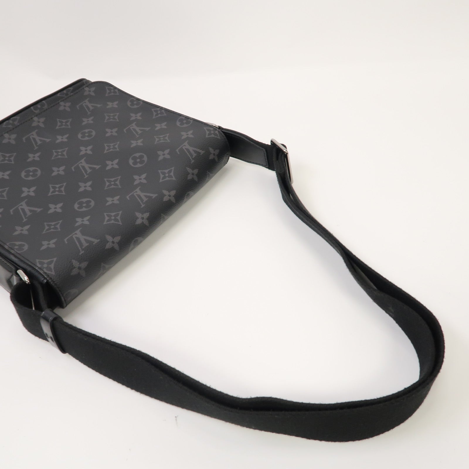 LOUIS VUITTON Monogram Eclipse District PM銀扣肩背袋黑色