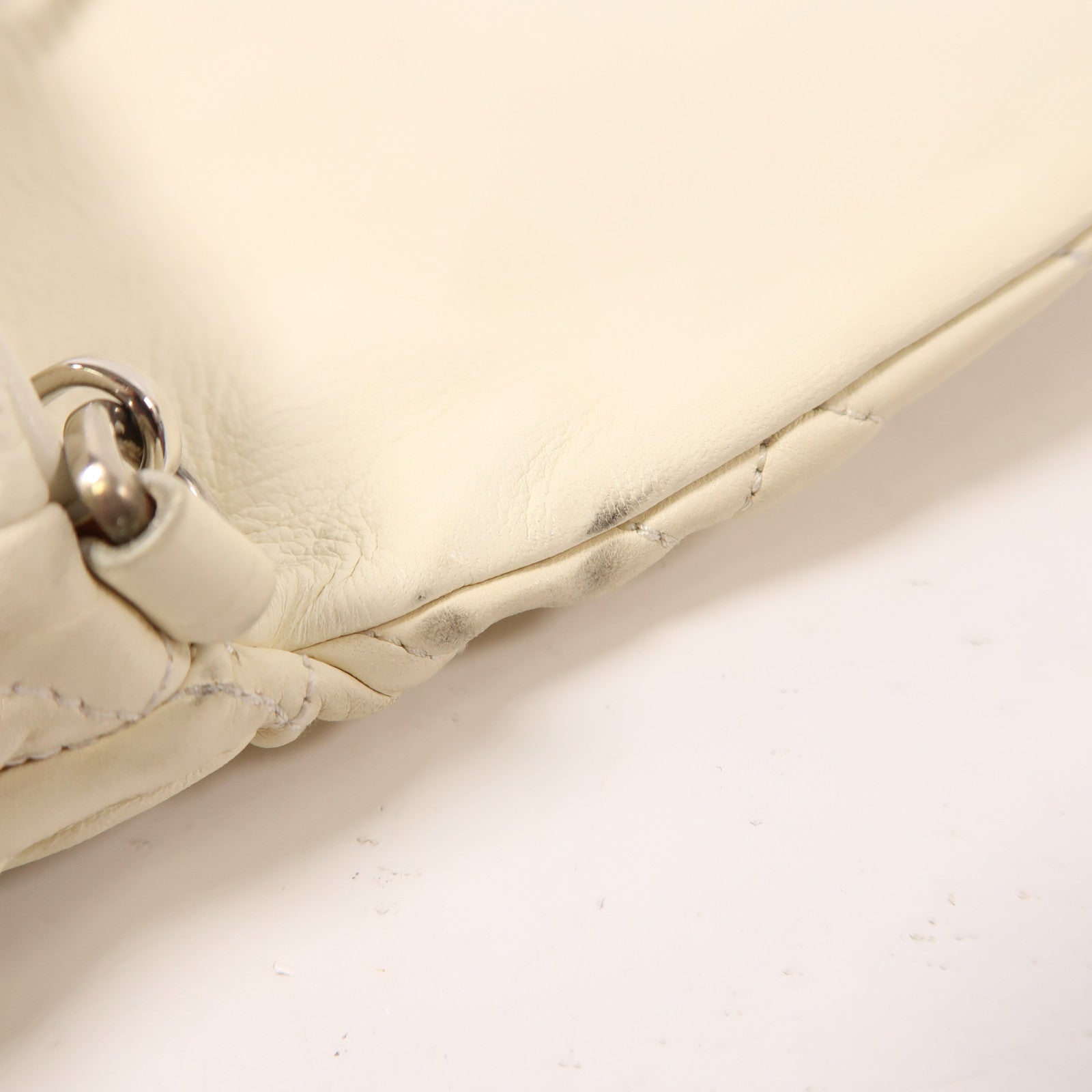 Miu Miu 牛皮皮革Matelasse Nappa Crystal銀扣肩背袋