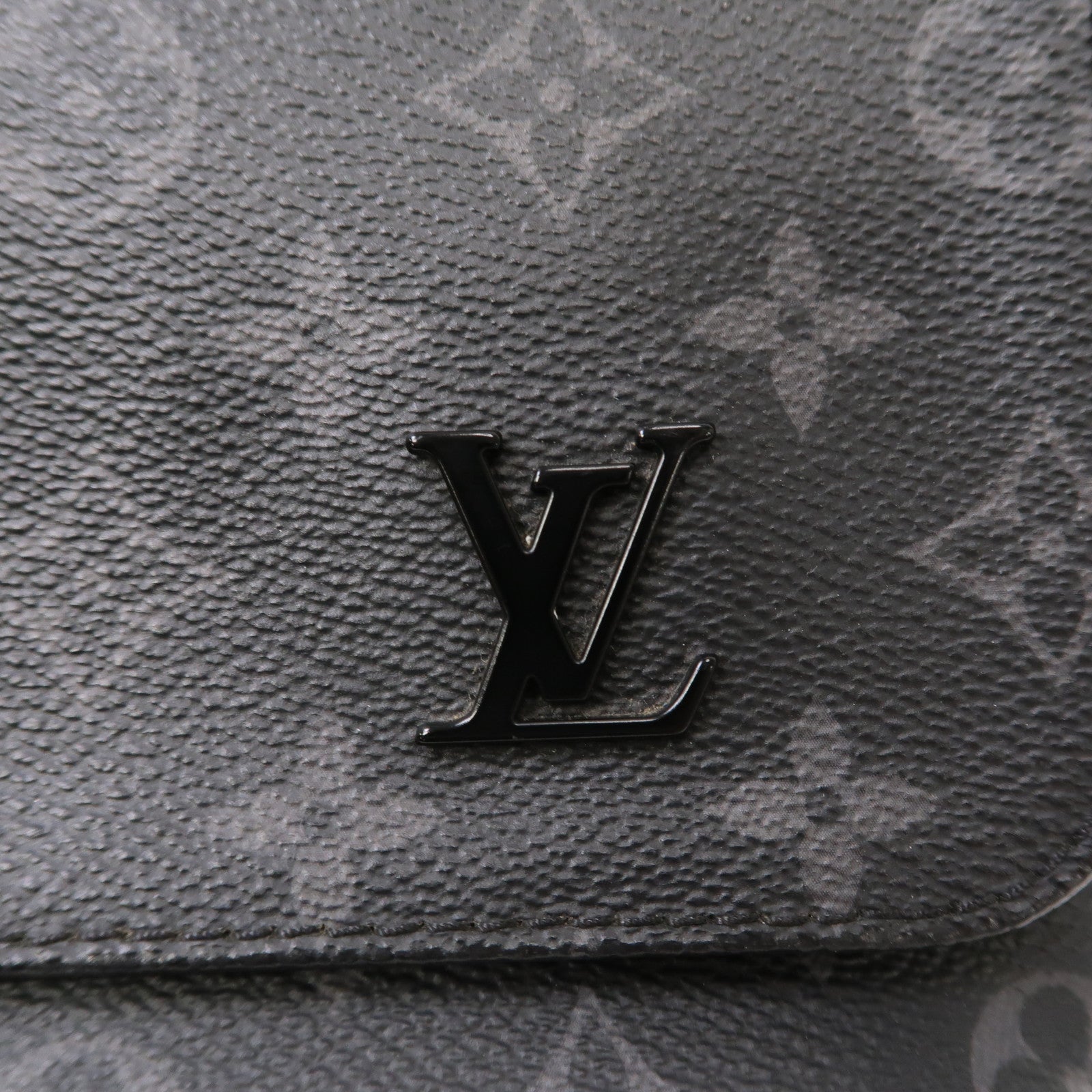 LOUIS VUITTON Monogram Eclipse District PM銀扣肩背袋黑色