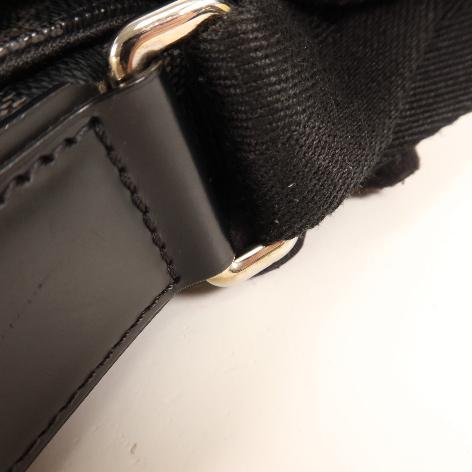 LOUIS VUITTON Damier Graphite District PM銀扣肩背袋