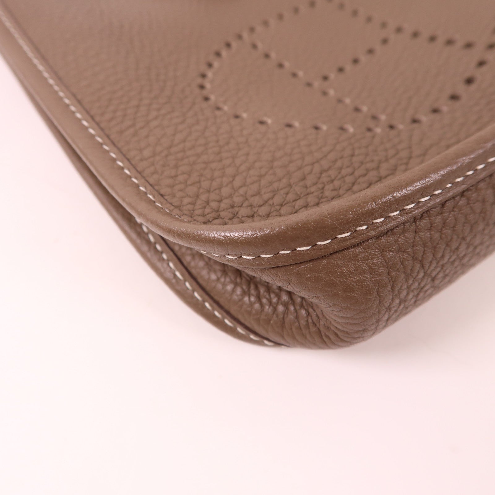 HERMES Clemence皮革Evelyne TPM銀扣肩背袋Etoupe