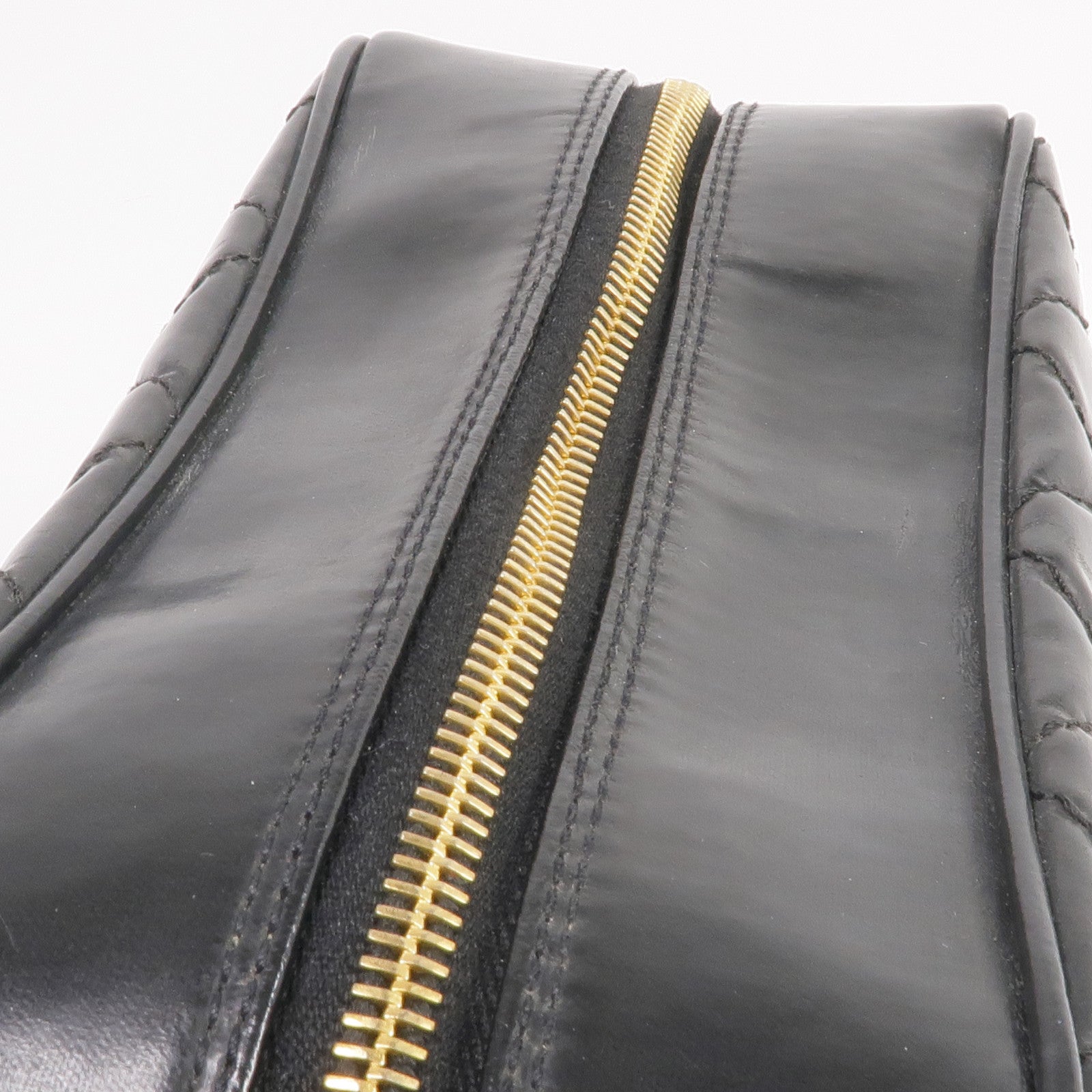 CHANEL 羊皮皮革Pouch金扣手拿包