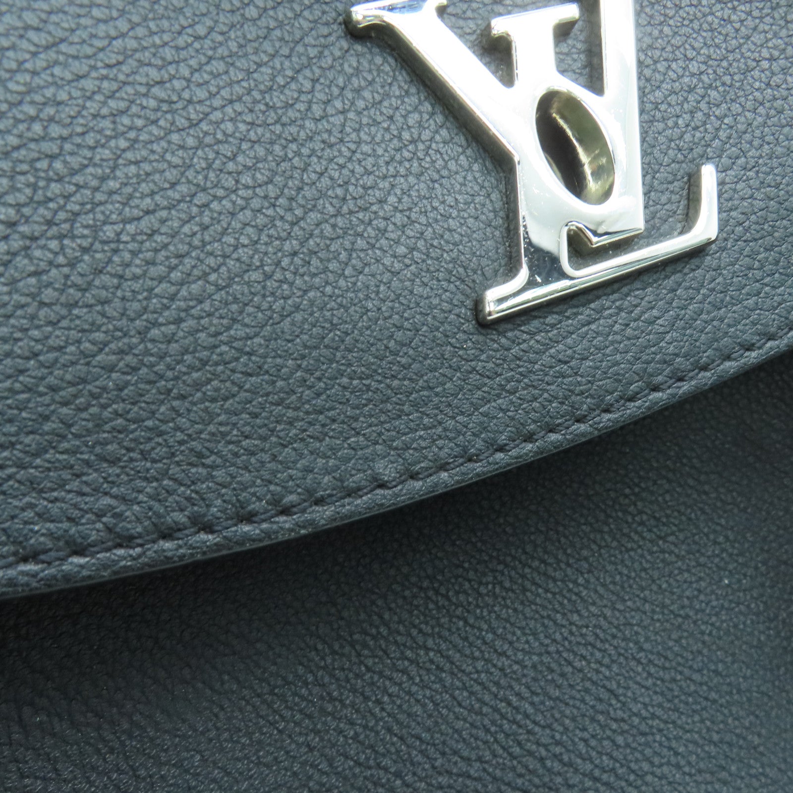 LOUIS VUITTON 牛皮皮革Lockme Ever BB银扣手挽肩背两用袋黑色