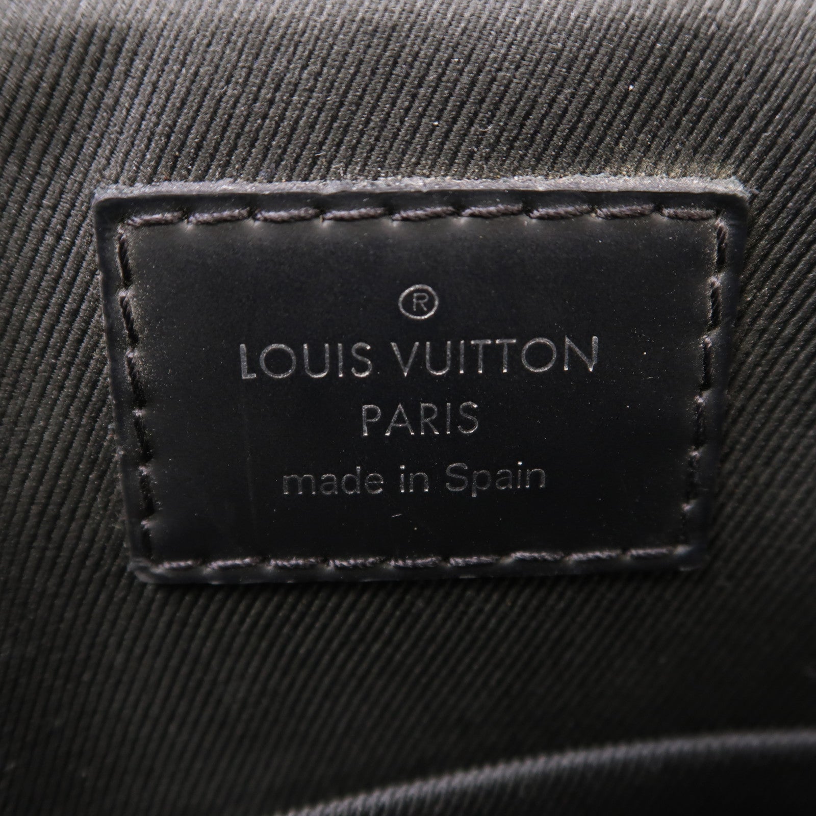 LOUIS VUITTON Monogram Eclipse District PM銀扣肩背袋黑色
