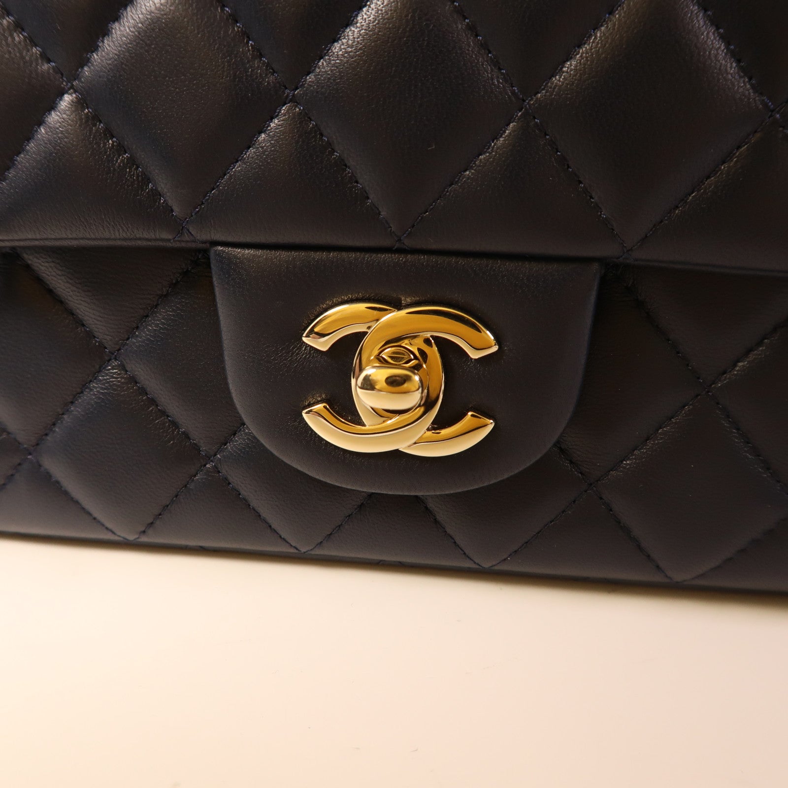 CHANEL【激減優惠】 羊皮皮革Mini Classic 20金扣肩背袋