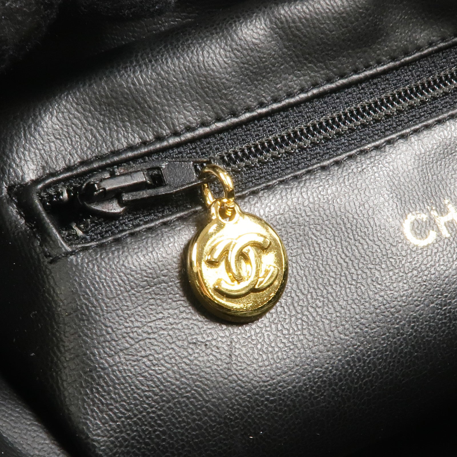 CHANEL 羊皮皮革Pouch金扣手拿包