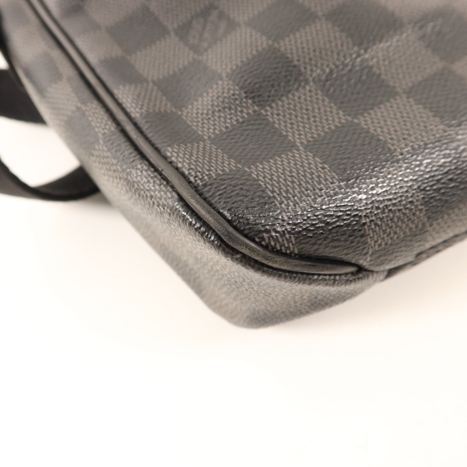 LOUIS VUITTON Damier Graphite District PM銀扣肩背袋
