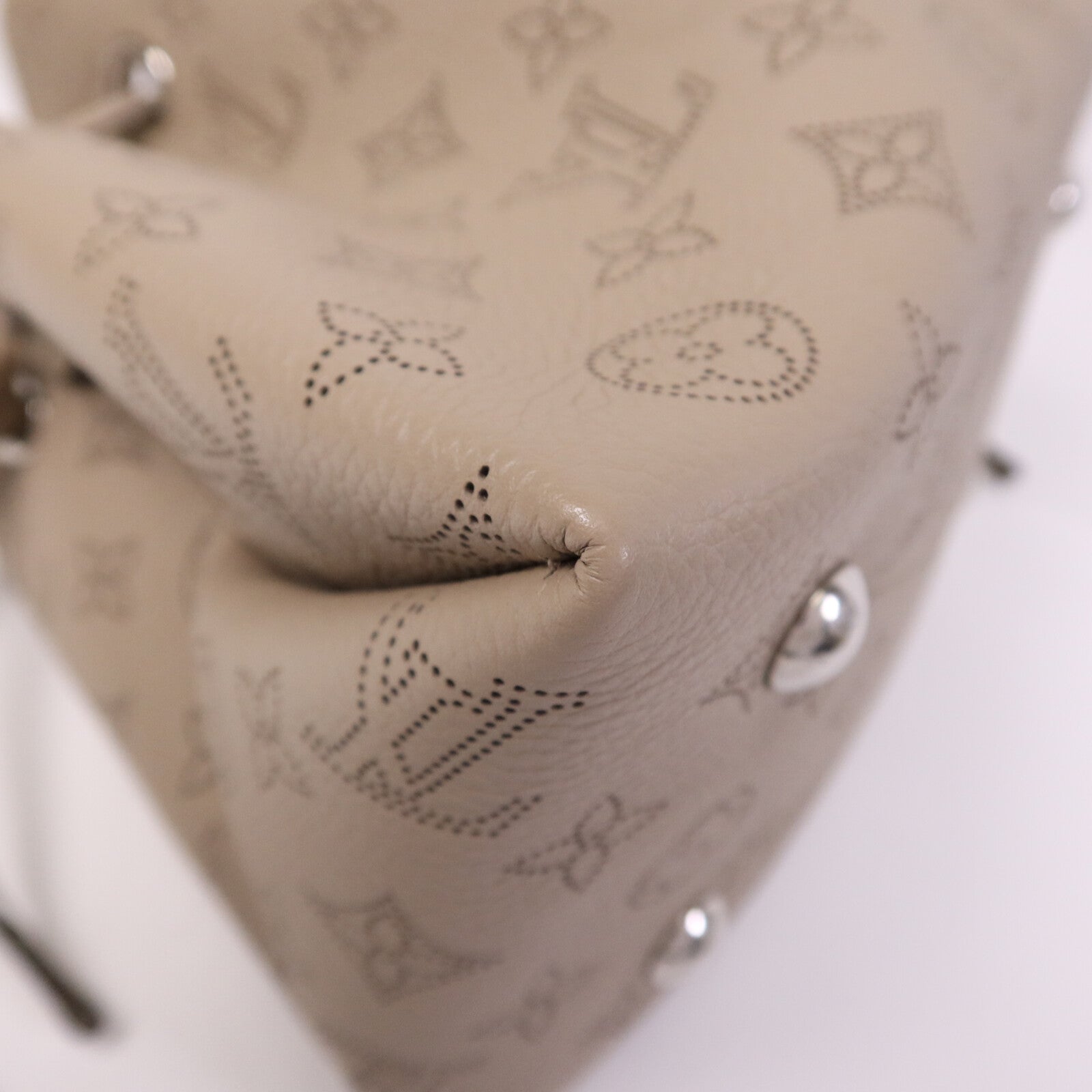 LOUIS VUITTON Mahina Bella銀扣肩背袋