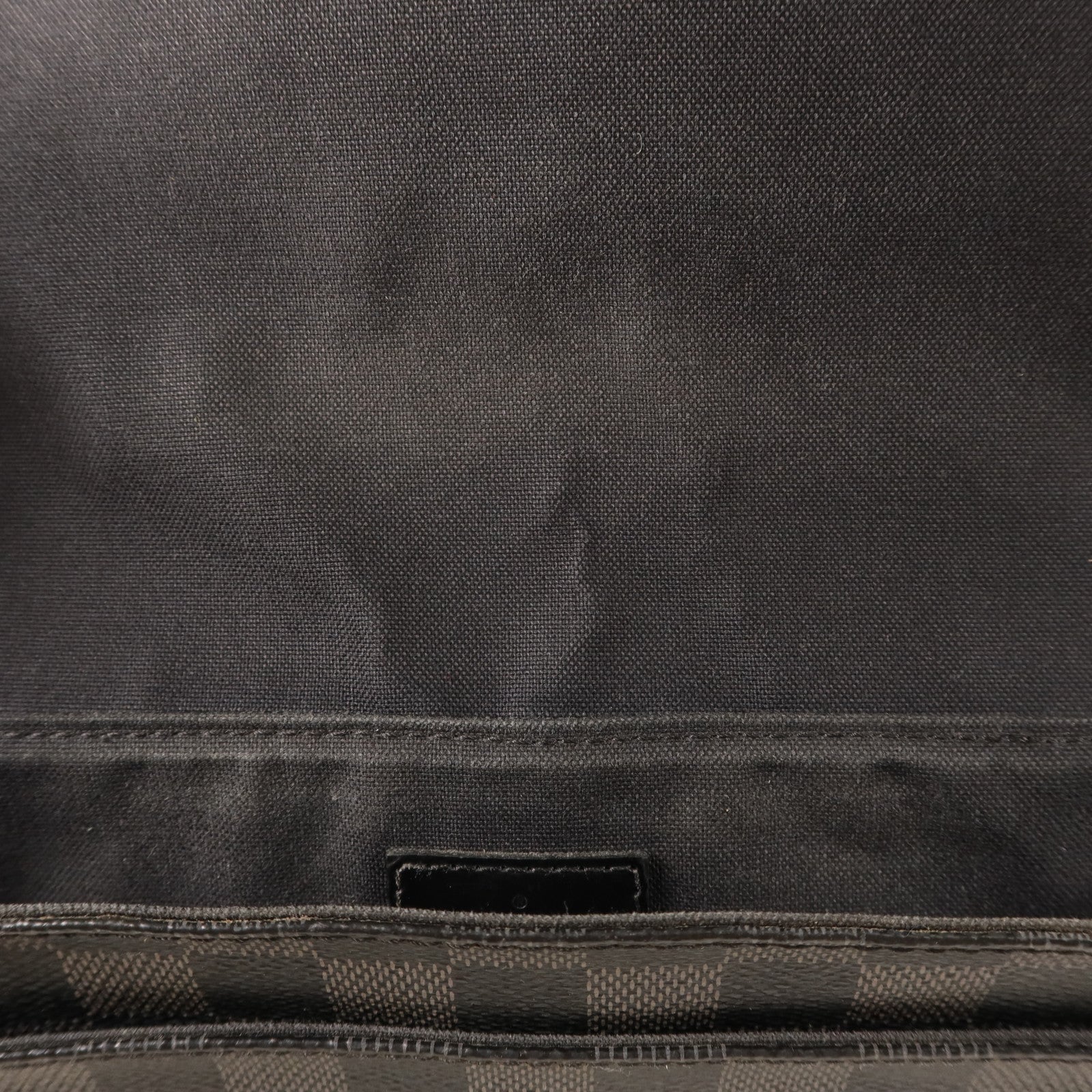 LOUIS VUITTON Damier Graphite District PM銀扣肩背袋