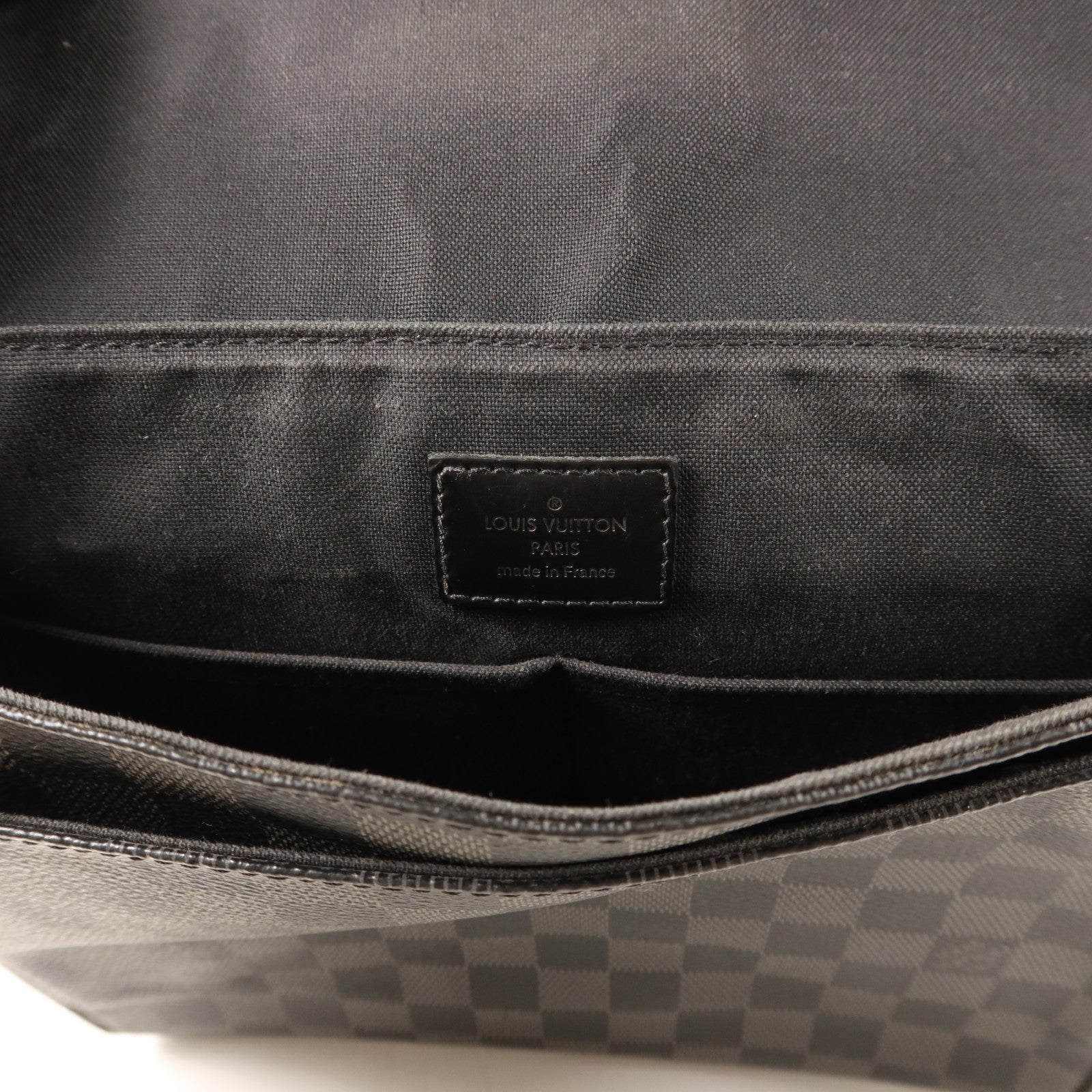 LOUIS VUITTON Damier Graphite District PM銀扣肩背袋