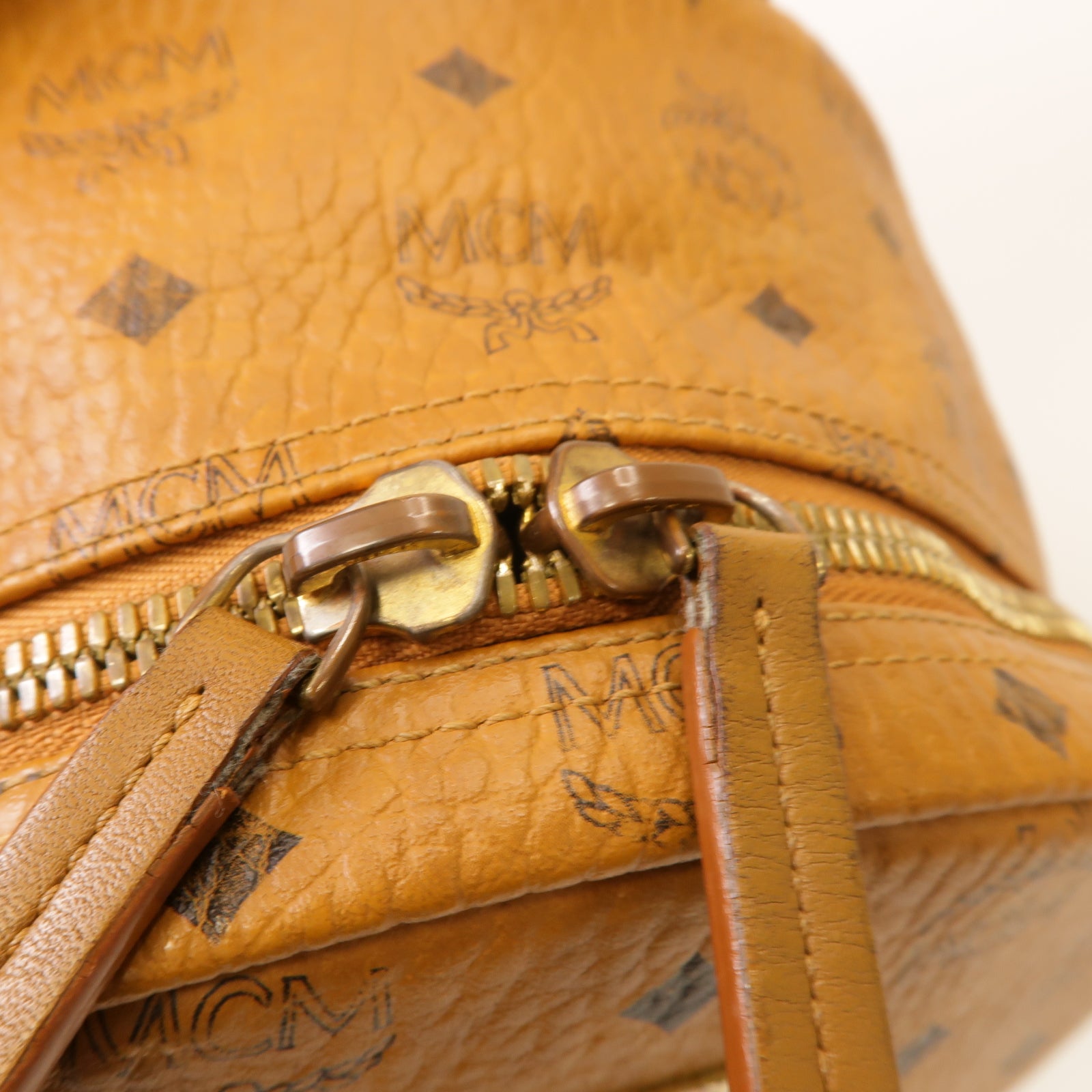 MCM 【激減優惠】皮革Stark Side Studs Backpack金扣背包啡色