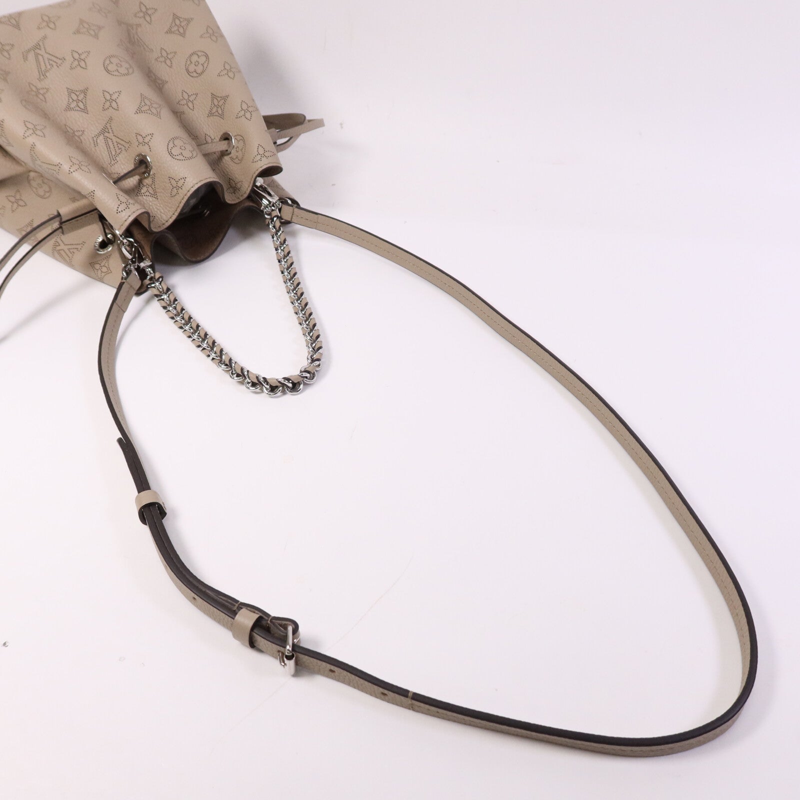 LOUIS VUITTON Mahina Bella銀扣肩背袋