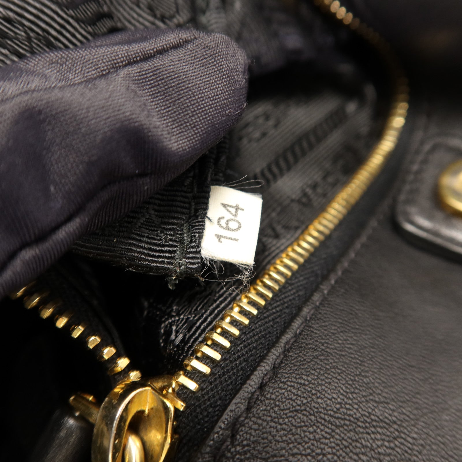 PRADA 牛皮皮革Shoulder Bag金扣肩背袋