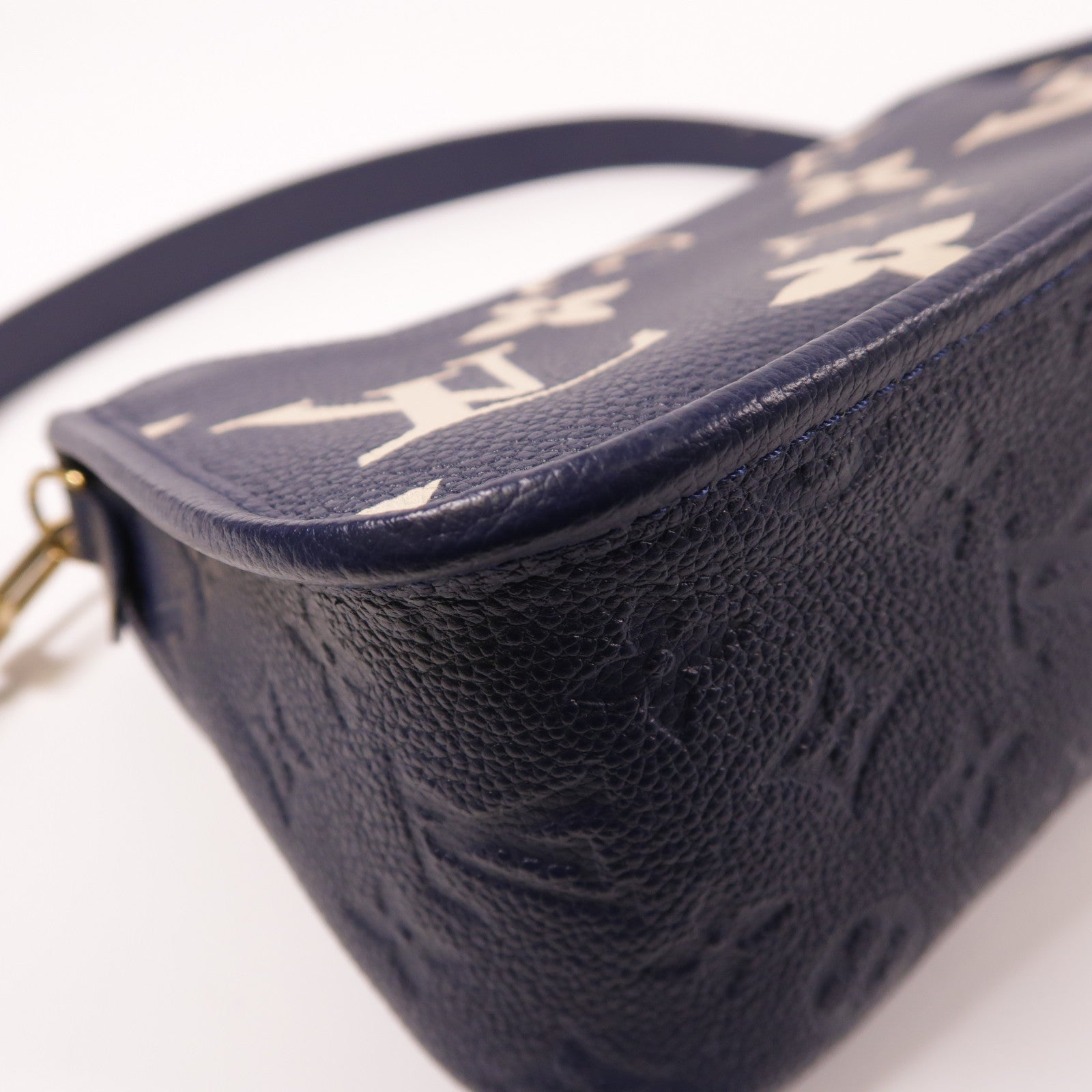 LOUIS VUITTON Monogram Empreinte Diane金扣肩背袋