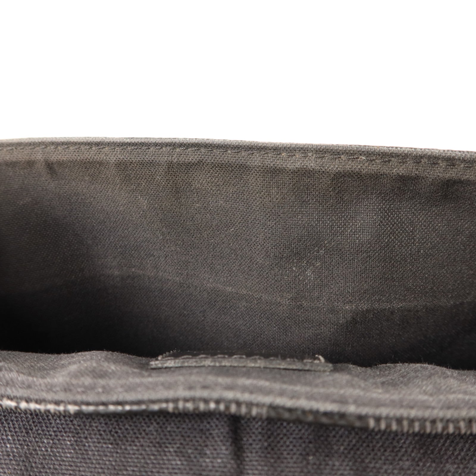 LOUIS VUITTON Damier Graphite District PM銀扣肩背袋