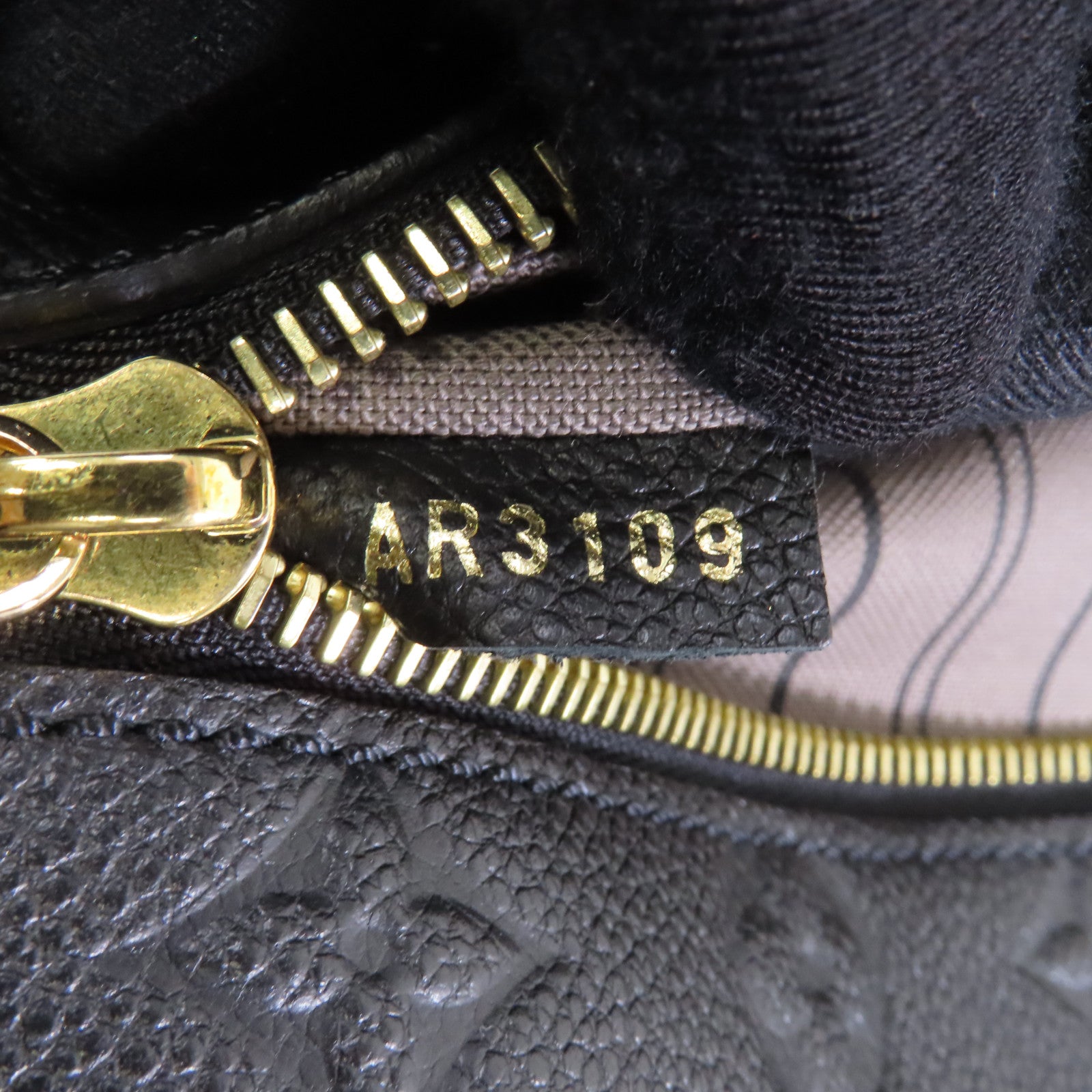 LOUIS VUITTON Monogram Empreinte Pochette Metis金扣手挽肩背兩用袋黑色