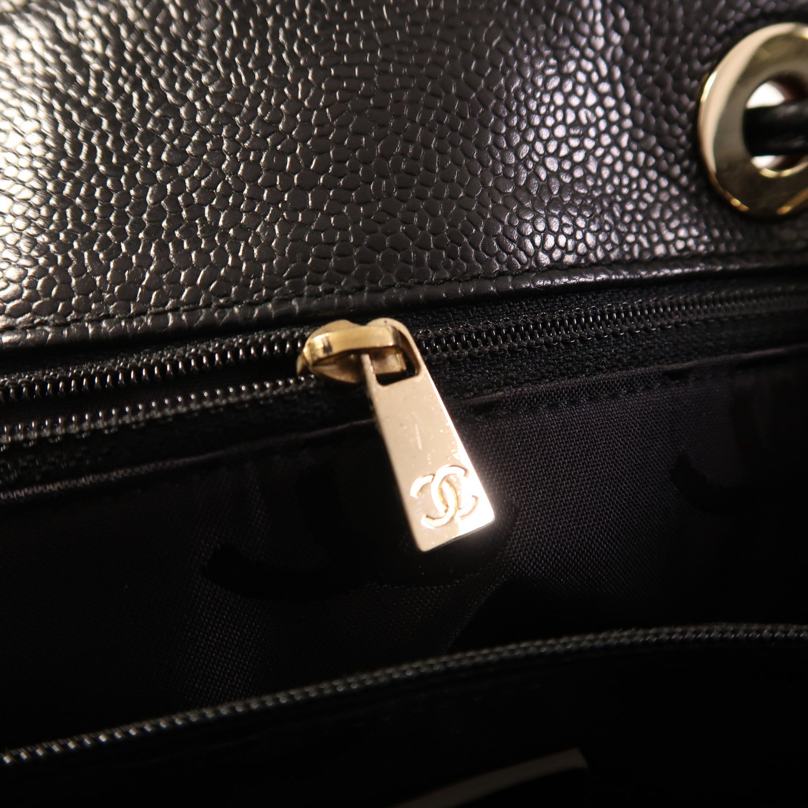 CHANEL **【激減優惠】牛皮皮革Shoulder Bag金扣肩背袋黑色