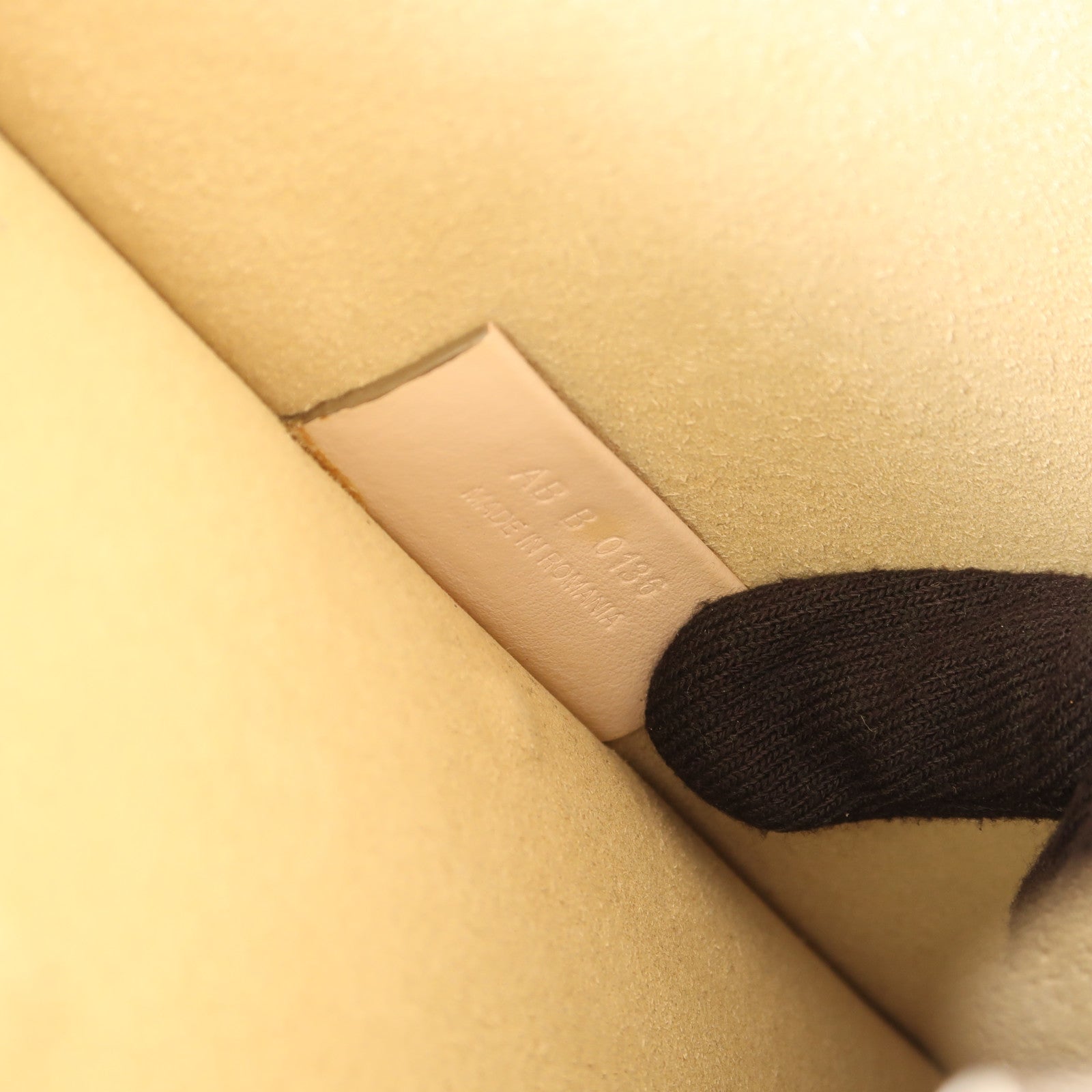 GIVENCHY 牛皮皮革2 Way Bag銀扣手挽肩背兩用袋米色