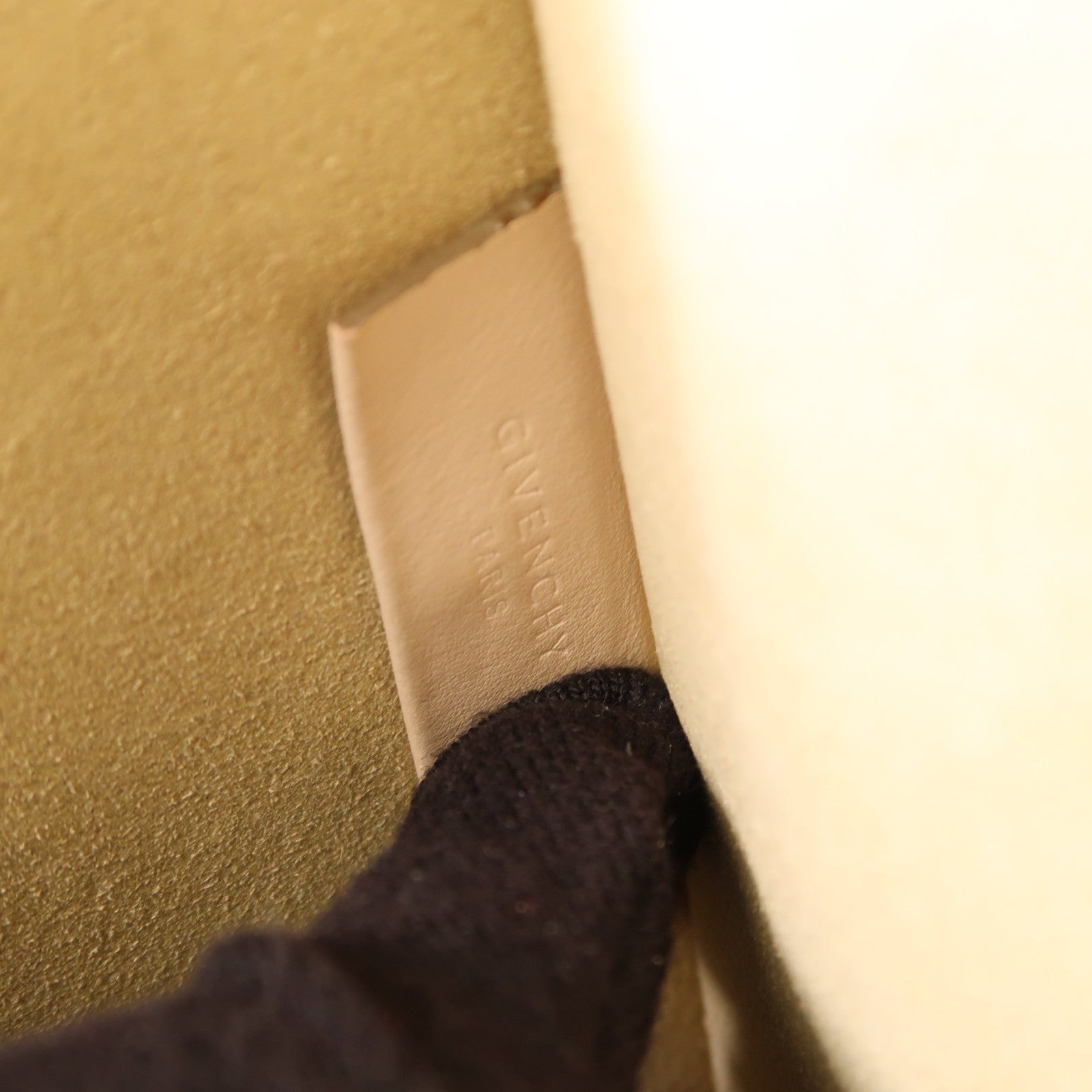 GIVENCHY 牛皮皮革2 Way Bag銀扣手挽肩背兩用袋米色