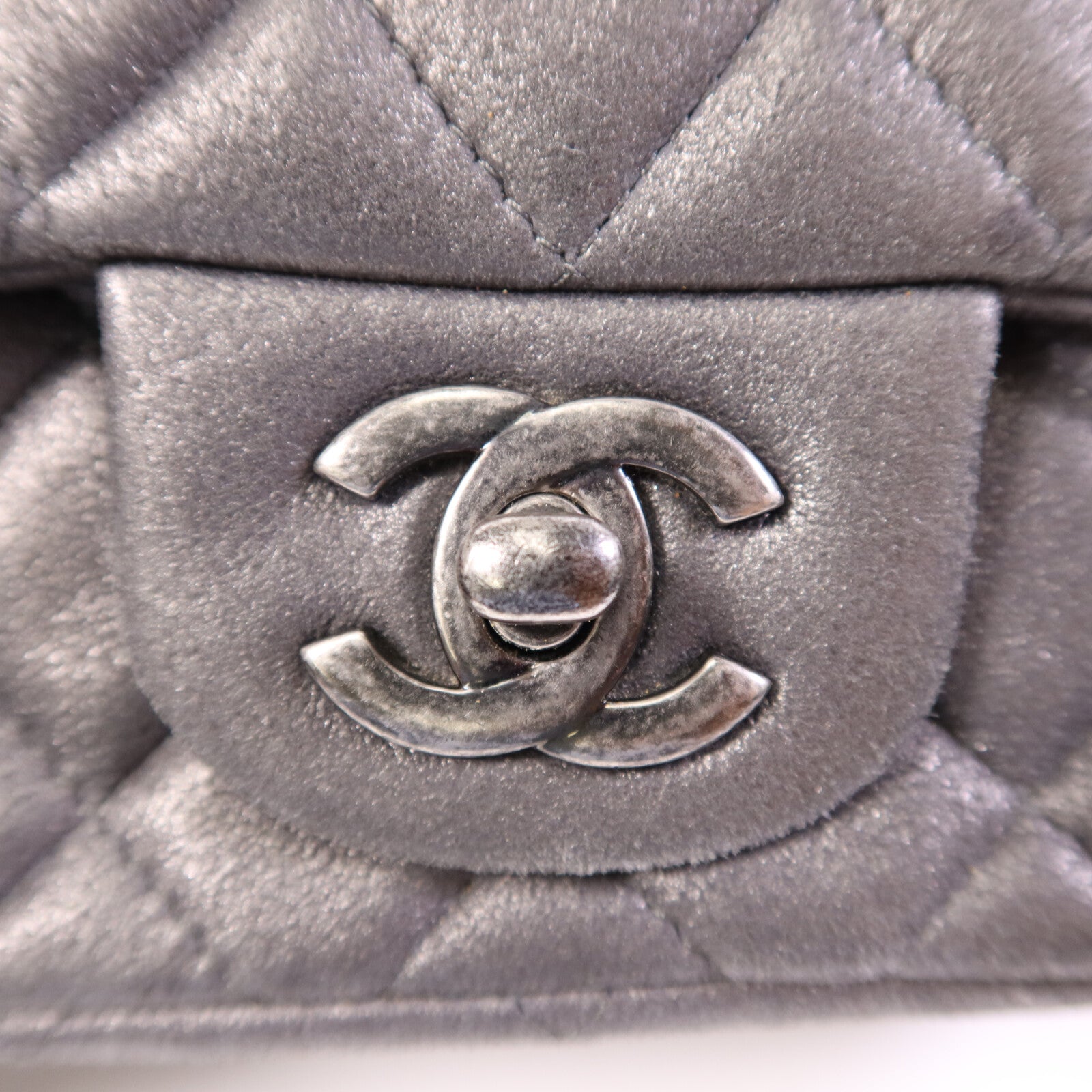 CHANEL 牛皮皮革Mini Classic 17銀扣鏈帶肩背袋