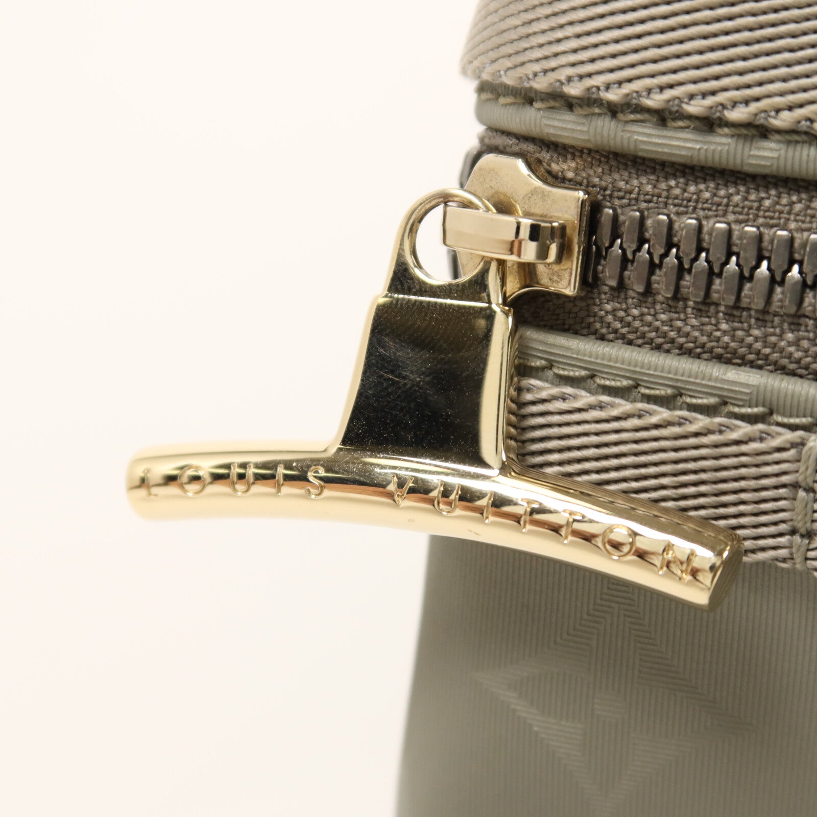 LOUIS VUITTON Monogram Titanium Messenger PM金扣肩背袋