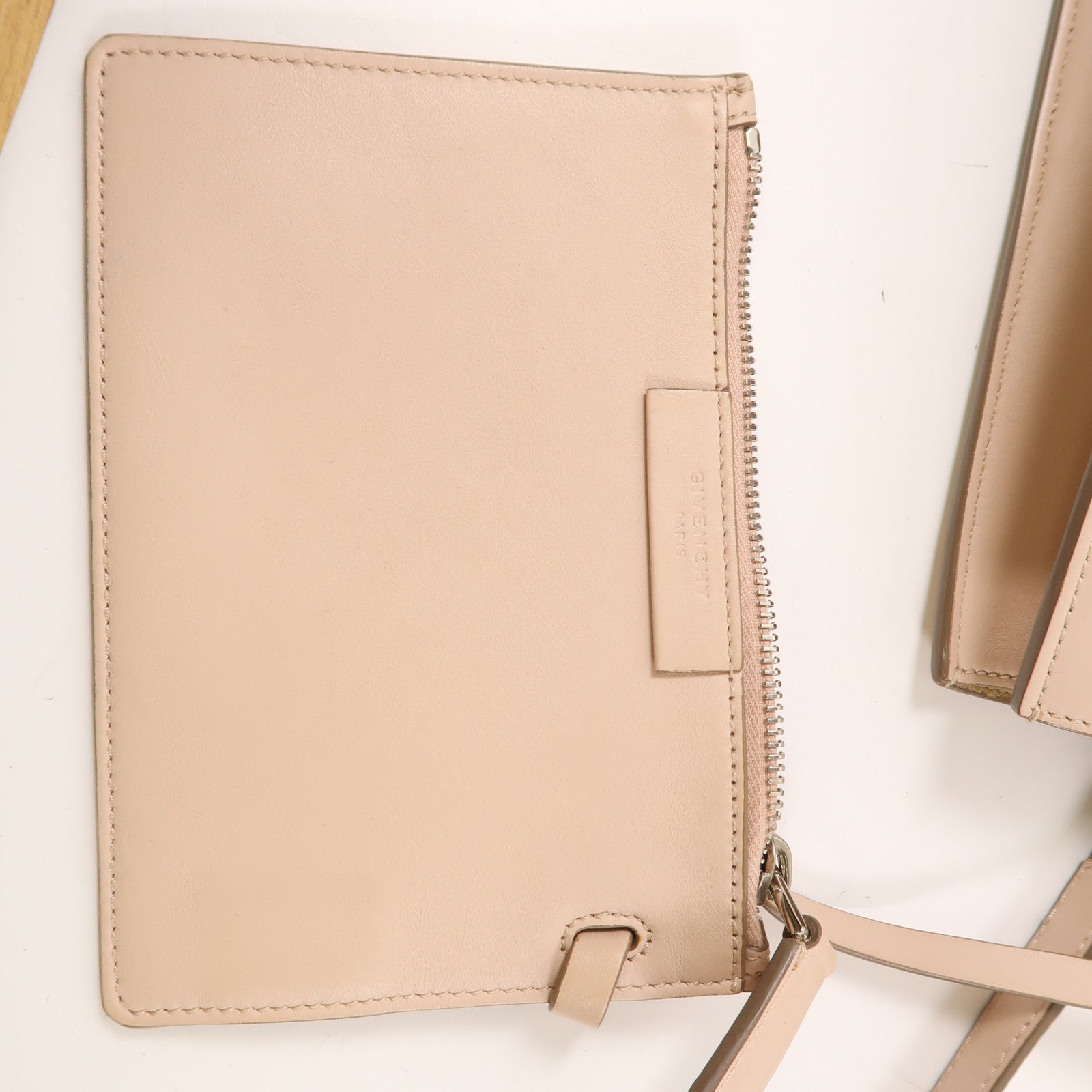 GIVENCHY 牛皮皮革2 Way Bag銀扣手挽肩背兩用袋米色