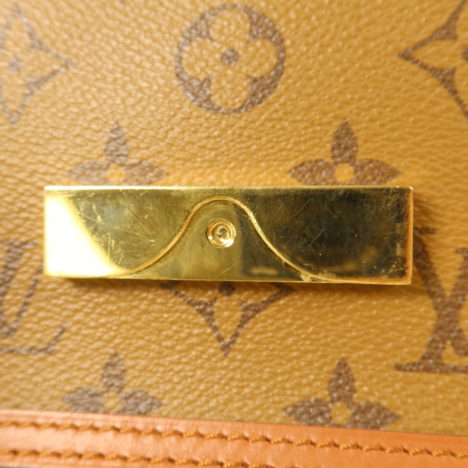 LOUIS VUITTON Monogram Reverse Dauphine Chain Wallet金扣鏈帶肩背袋