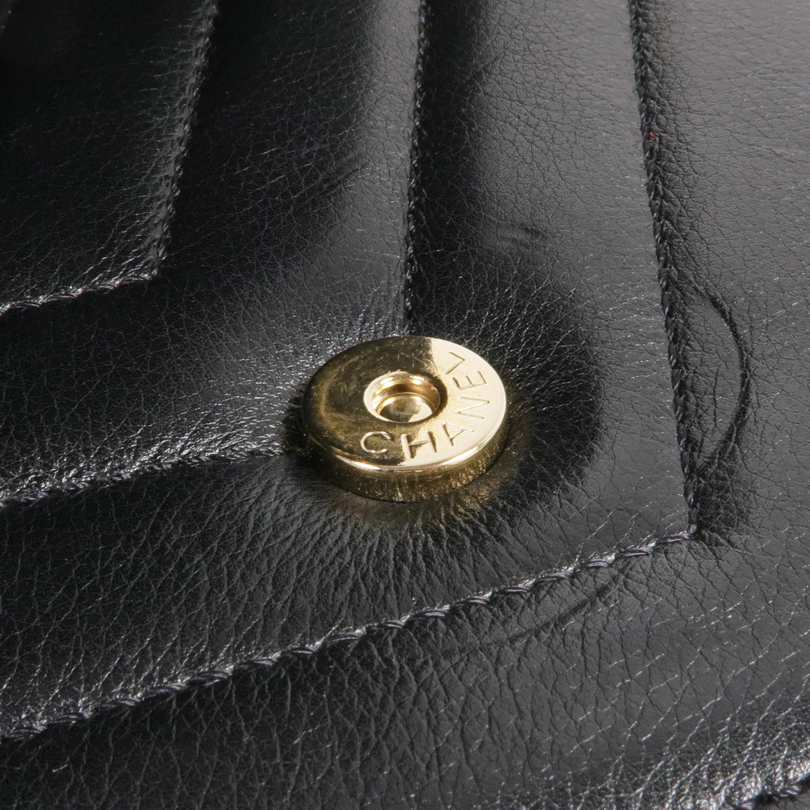 CHANEL 牛皮皮革Chain Shoulder金扣鏈帶肩背袋