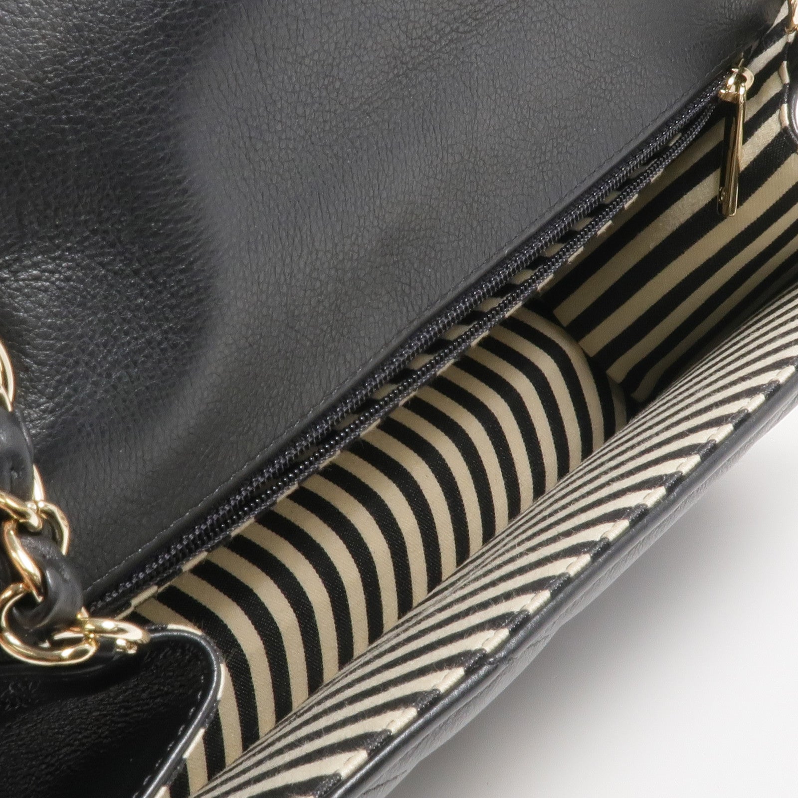 CHANEL 牛皮皮革Chain Shoulder金扣鏈帶肩背袋