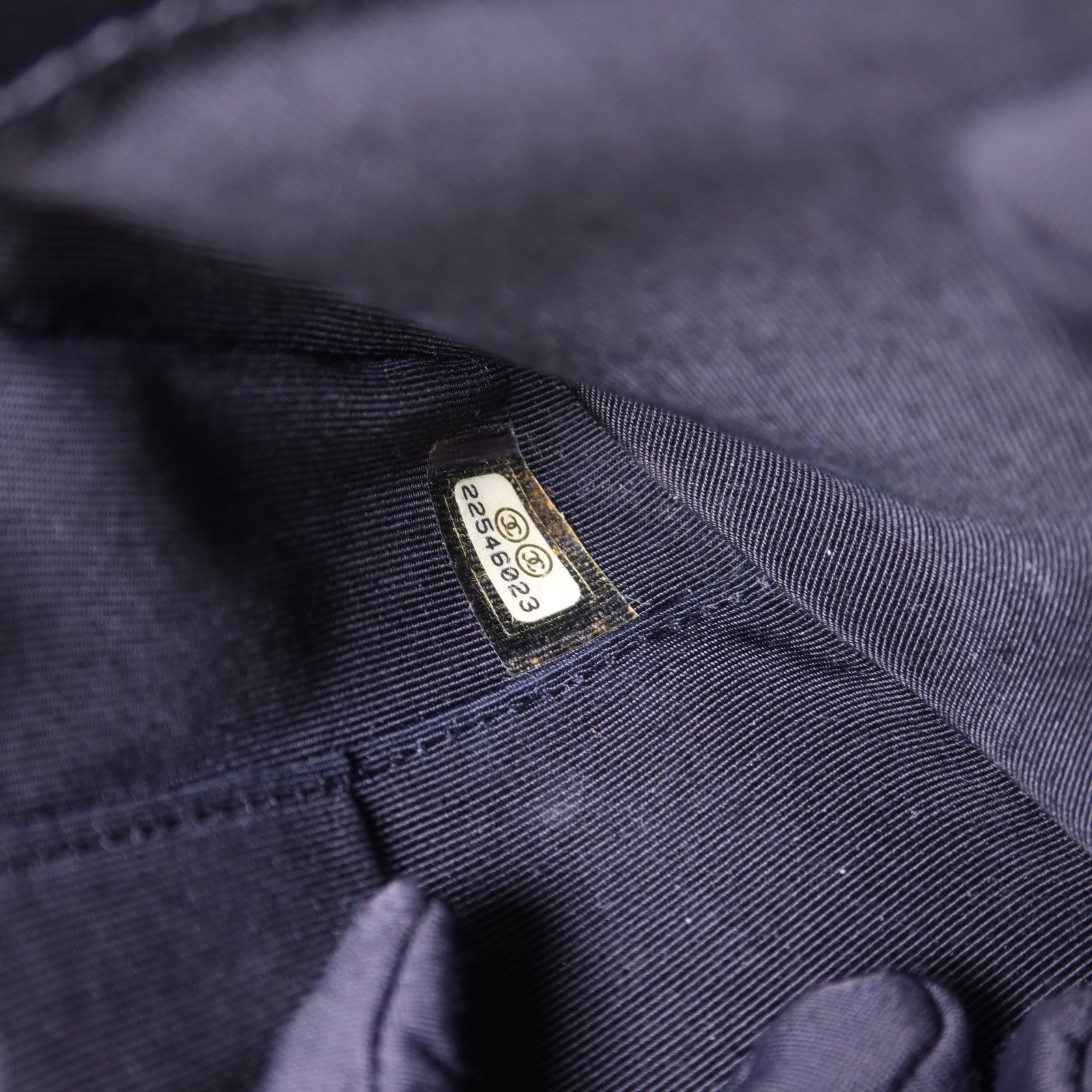 CHANEL 牛皮皮革Pouch銀扣小袋