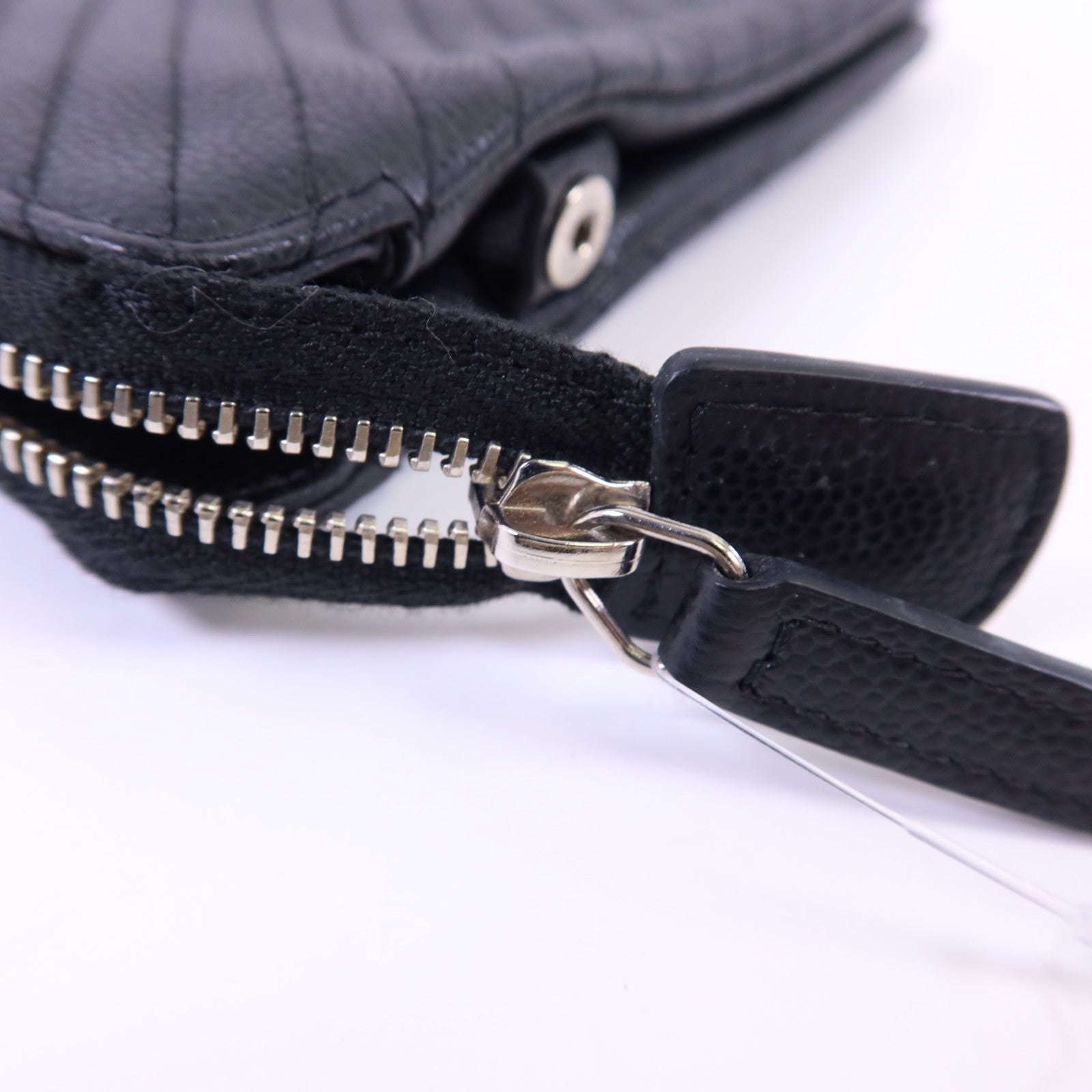 CHANEL 牛皮皮革Pouch銀扣小袋