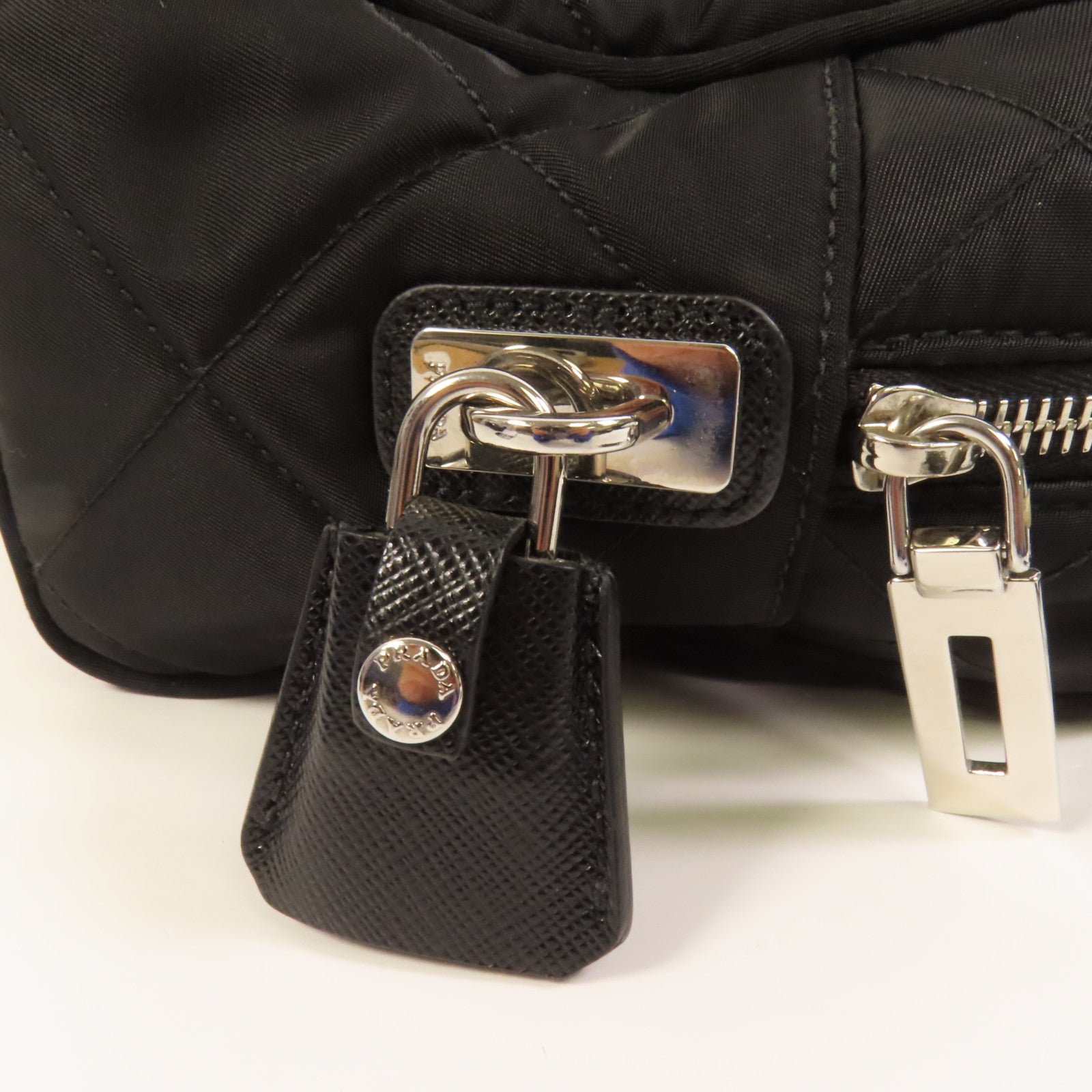 PRADA 尼龍Sholder Bag銀扣肩背袋