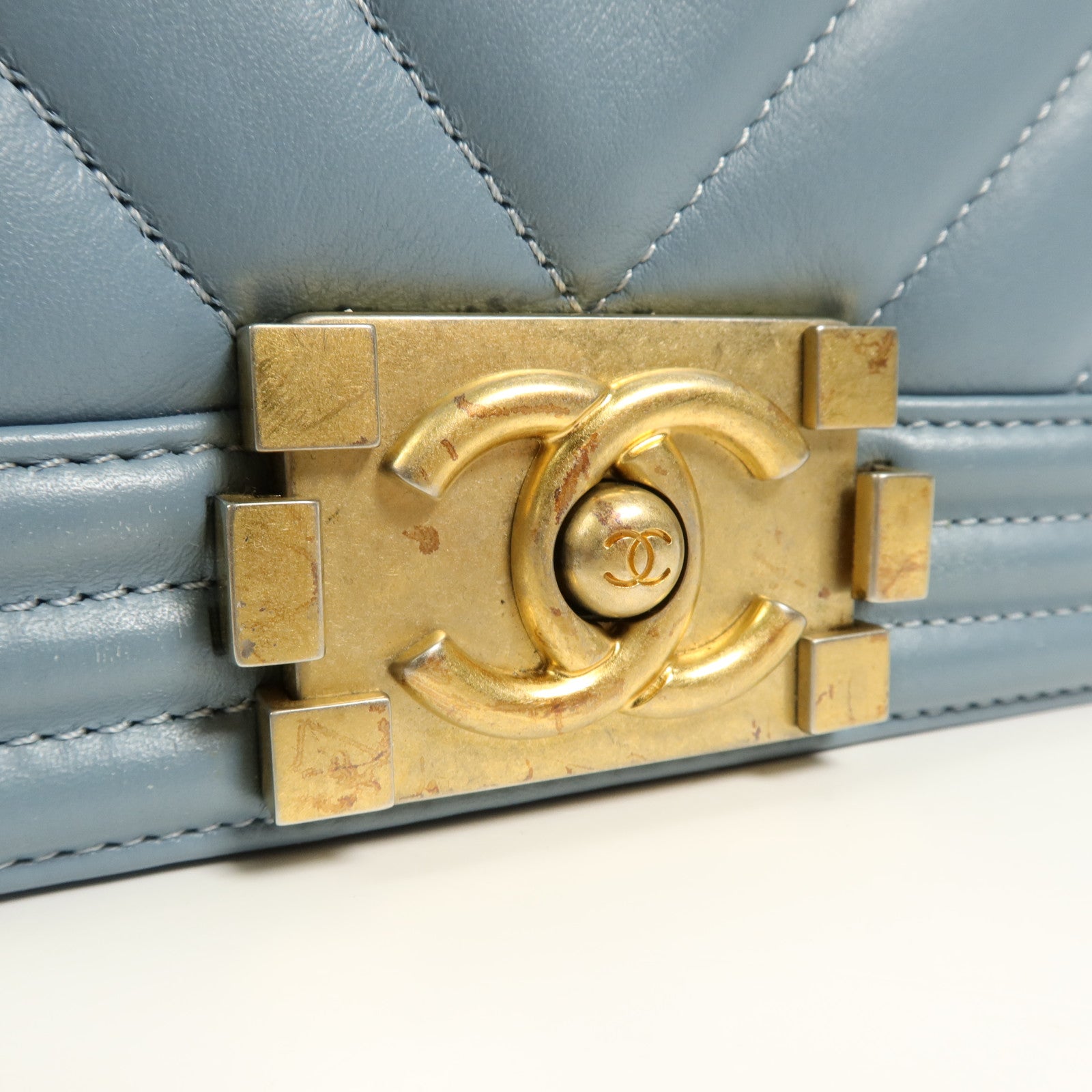 CHANEL 羊皮皮革Boy 25金扣鏈帶肩背袋