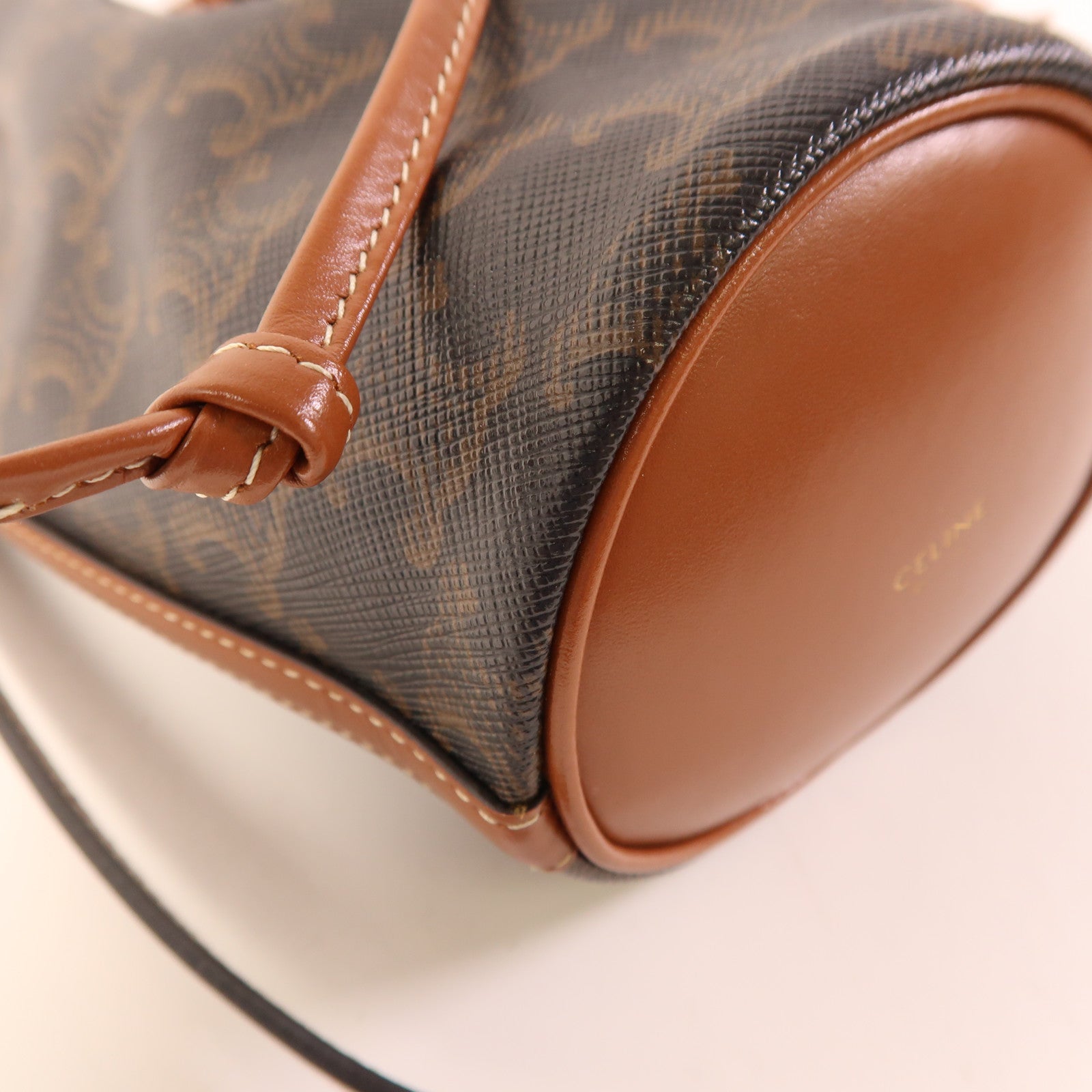 CELINE 塗層帆布Triomphe Bucket Bag金扣肩背袋