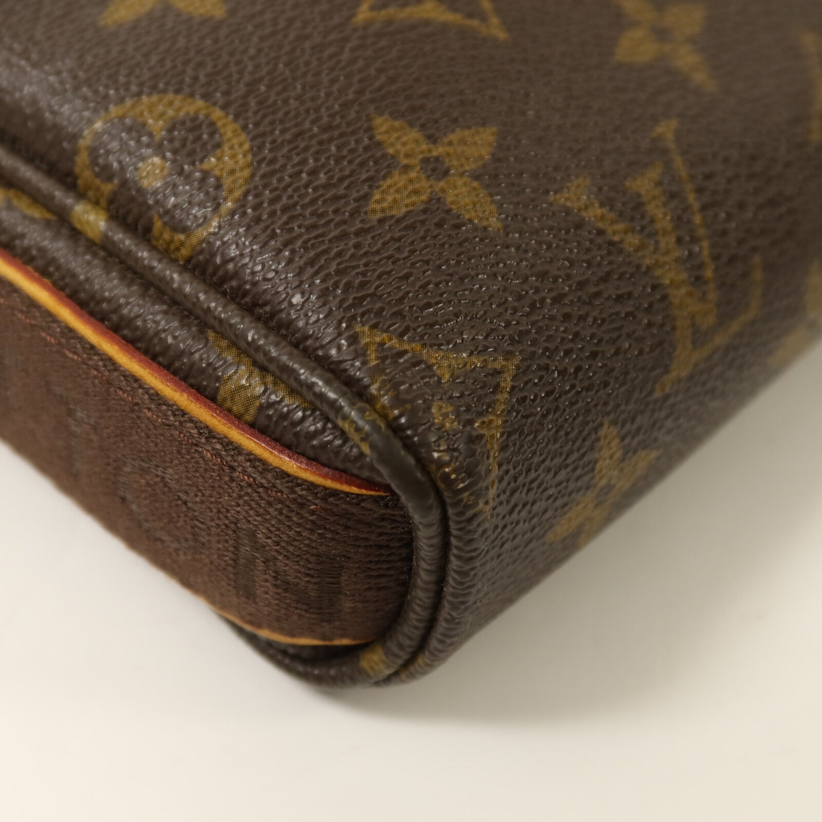 LOUIS VUITTON Monogram Trotteur Beaubourg金扣肩背袋