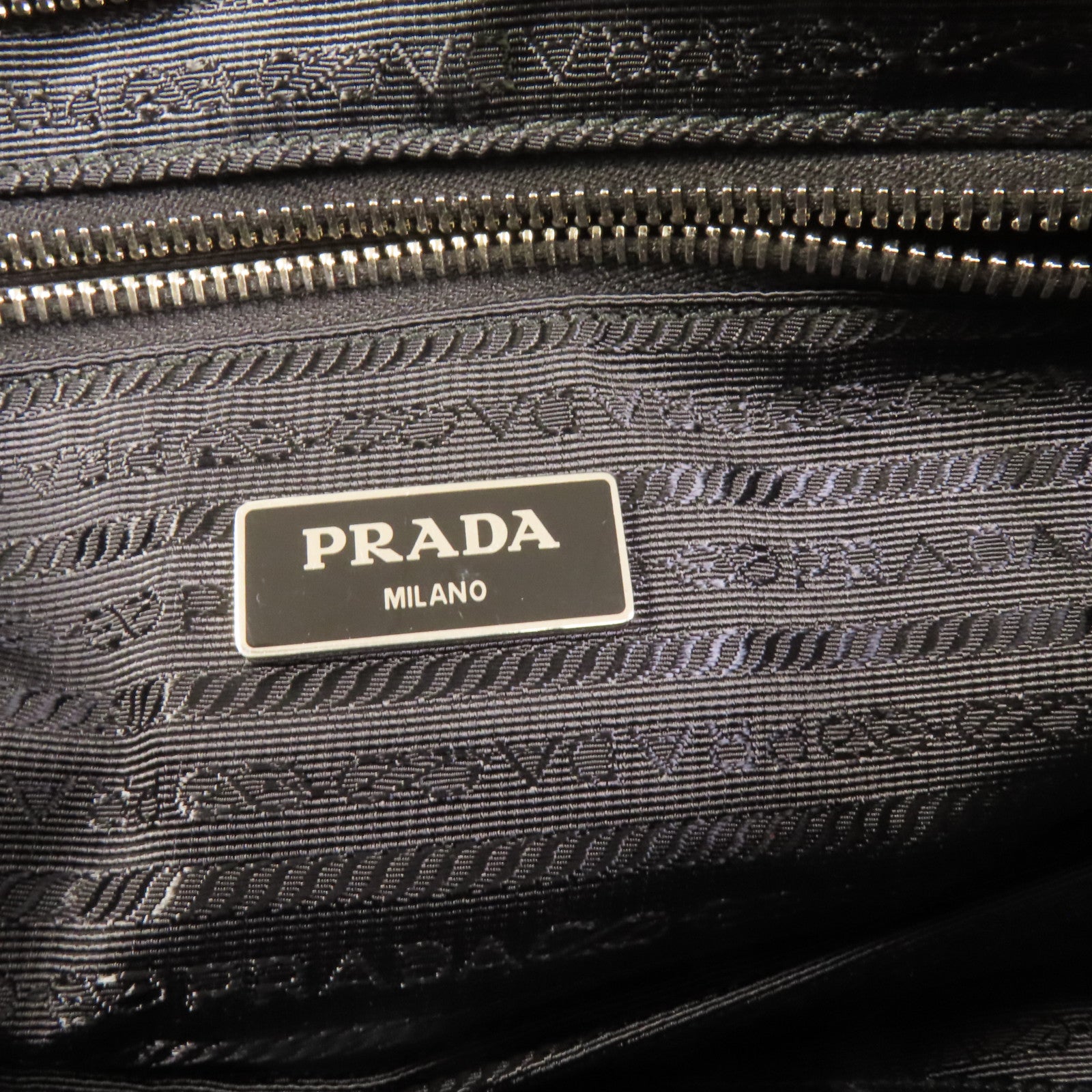 PRADA 尼龍Sholder Bag銀扣肩背袋