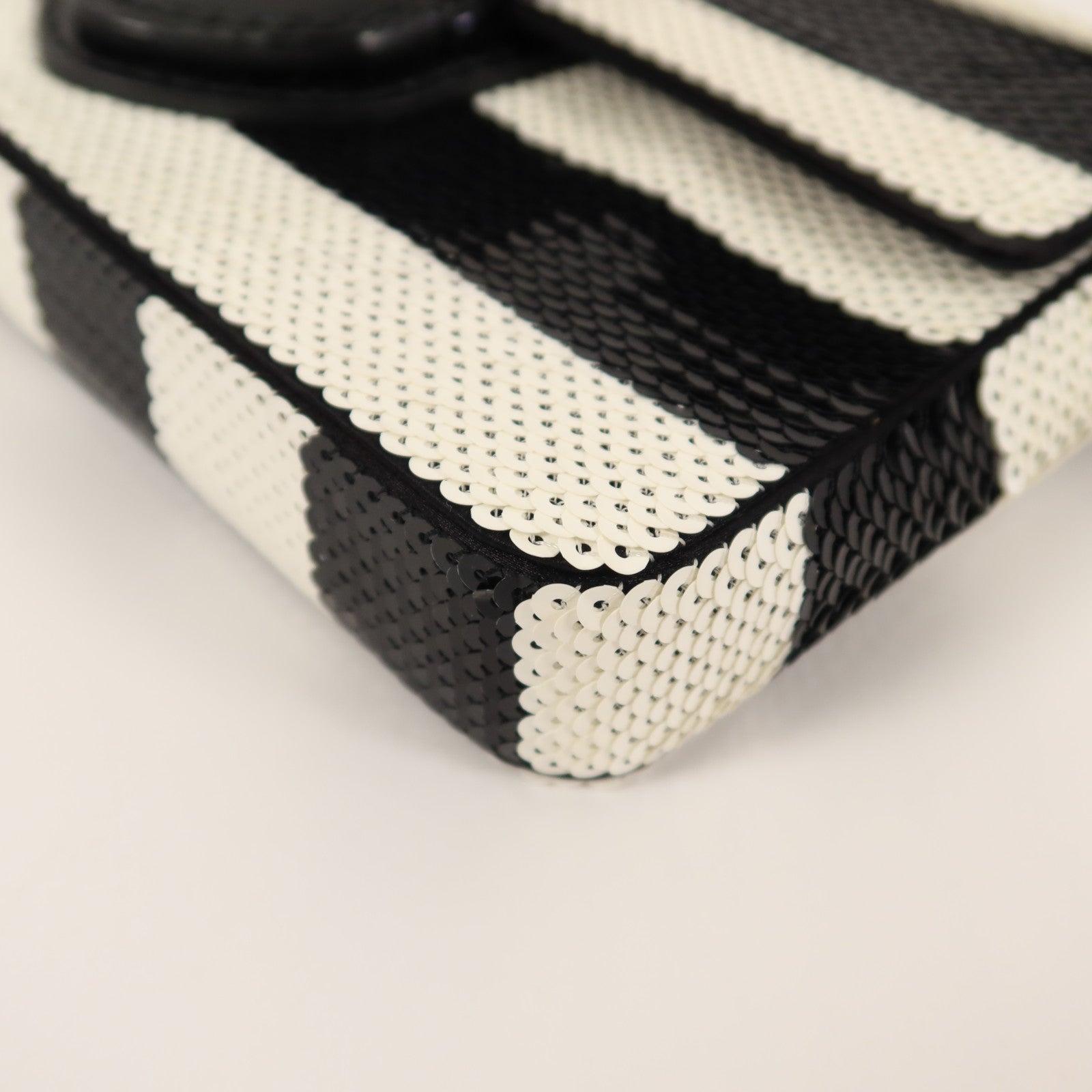 PRADA 珠片Clutch手拿包