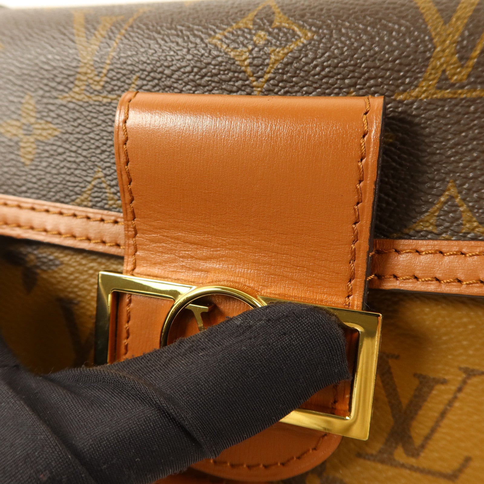 LOUIS VUITTON Monogram Reverse Dauphine Chain Wallet金扣鏈帶肩背袋