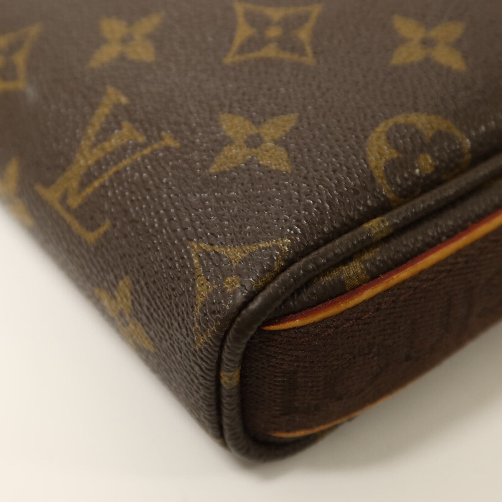LOUIS VUITTON Monogram Trotteur Beaubourg金扣肩背袋