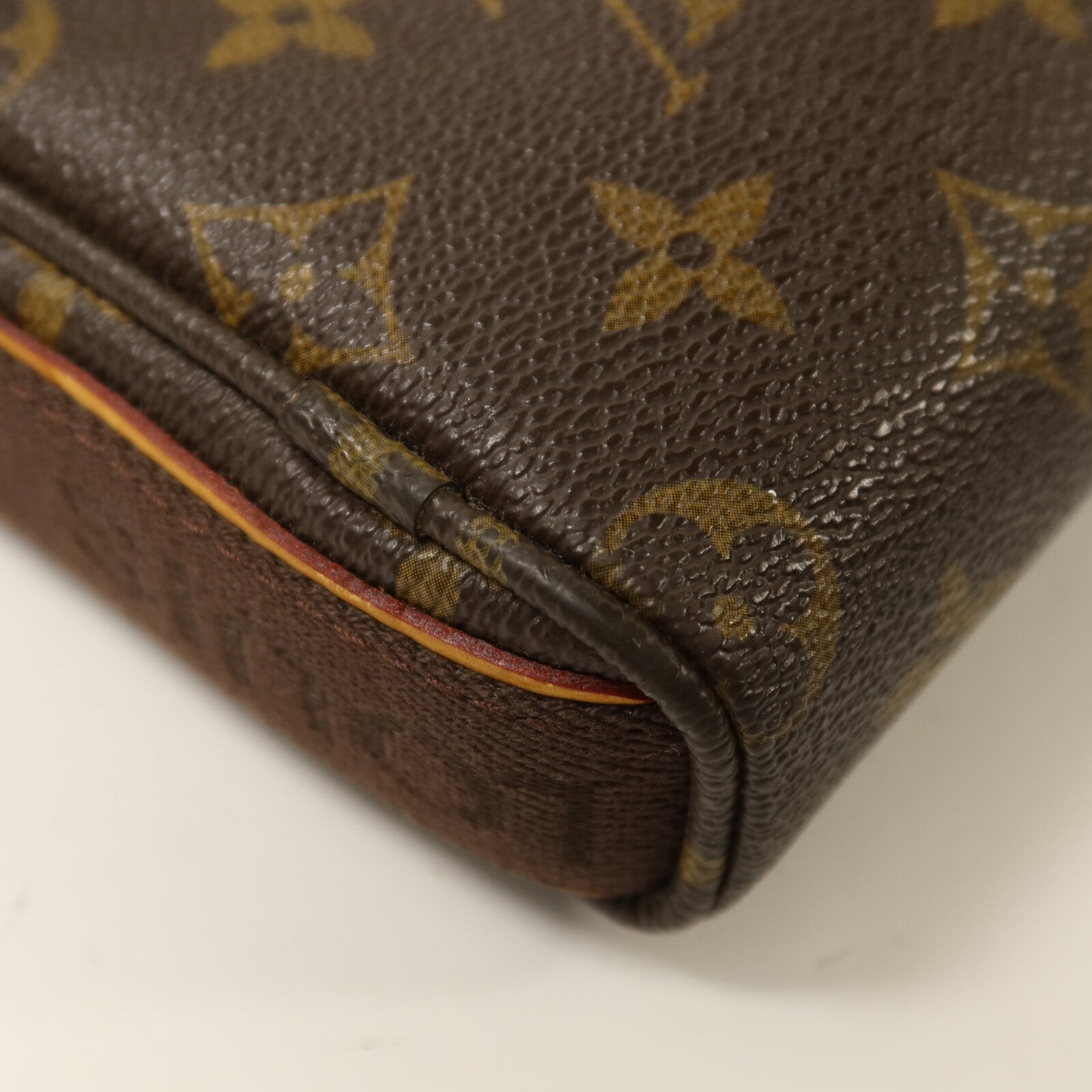 LOUIS VUITTON Monogram Trotteur Beaubourg金扣肩背袋
