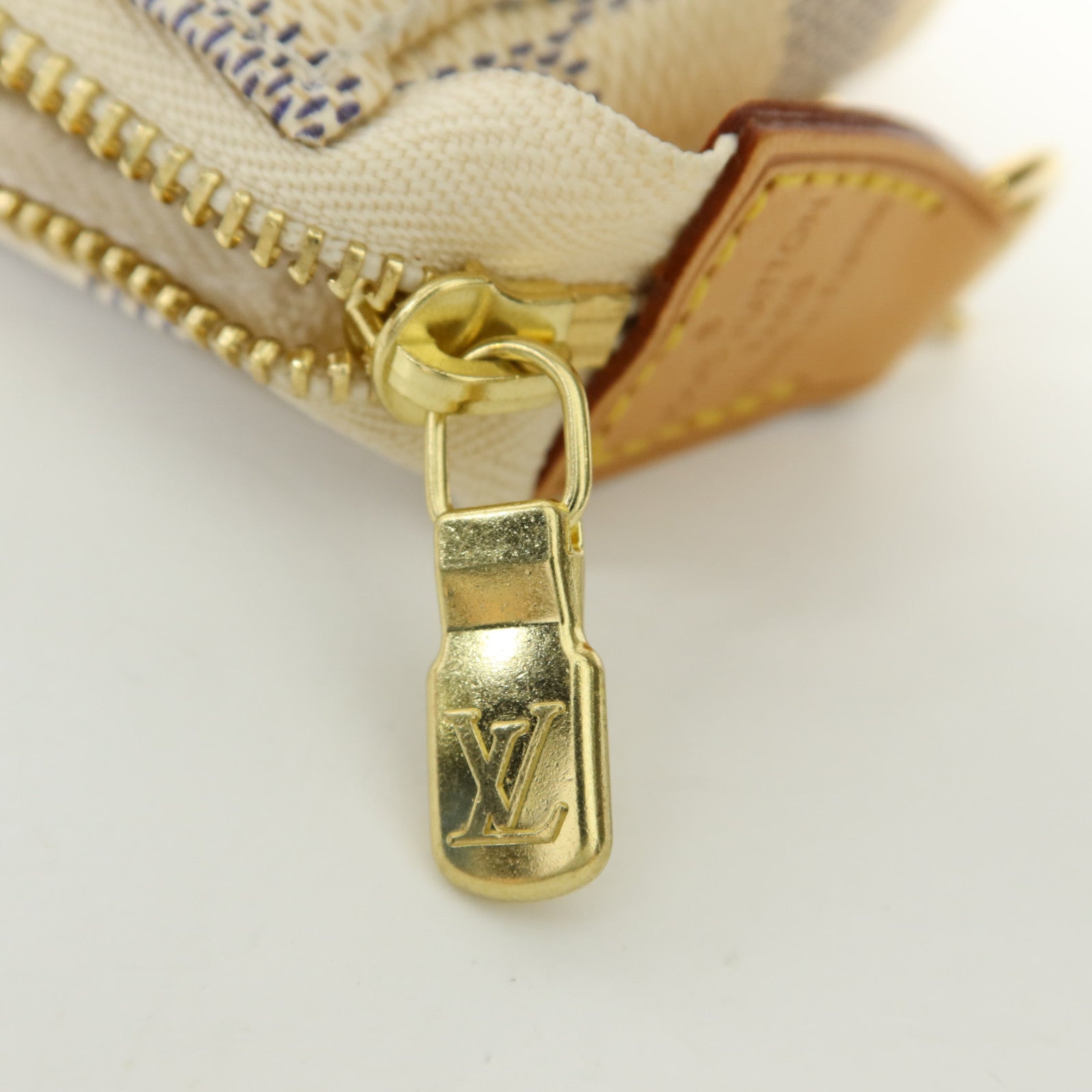 LOUIS VUITTON Damier Azur Mini Pochette Accessories金扣鏈帶手挽袋