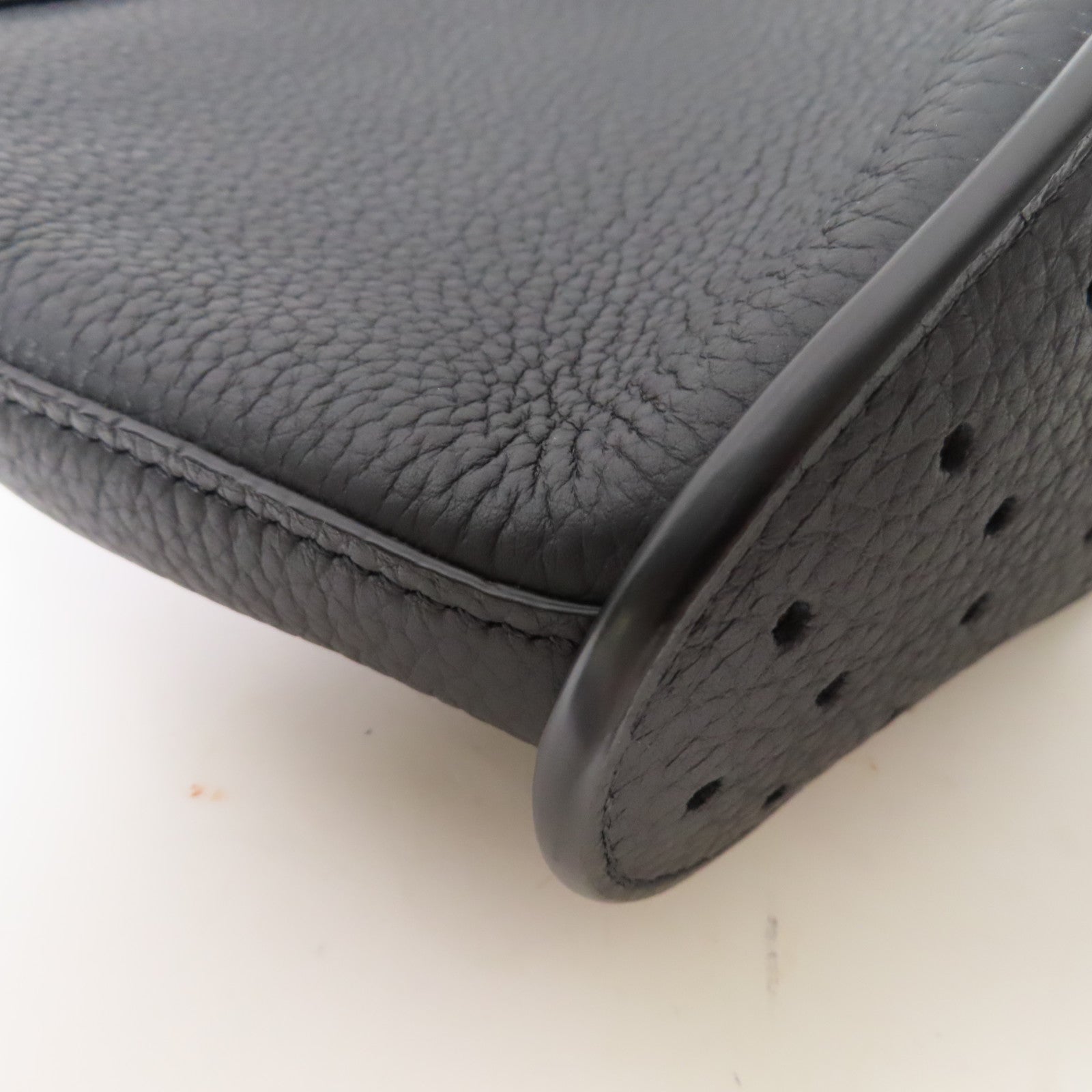 Delvaux 牛皮皮革Taurillon Soft Delvaux Pin Swing金扣手挽肩背兩用袋黑色