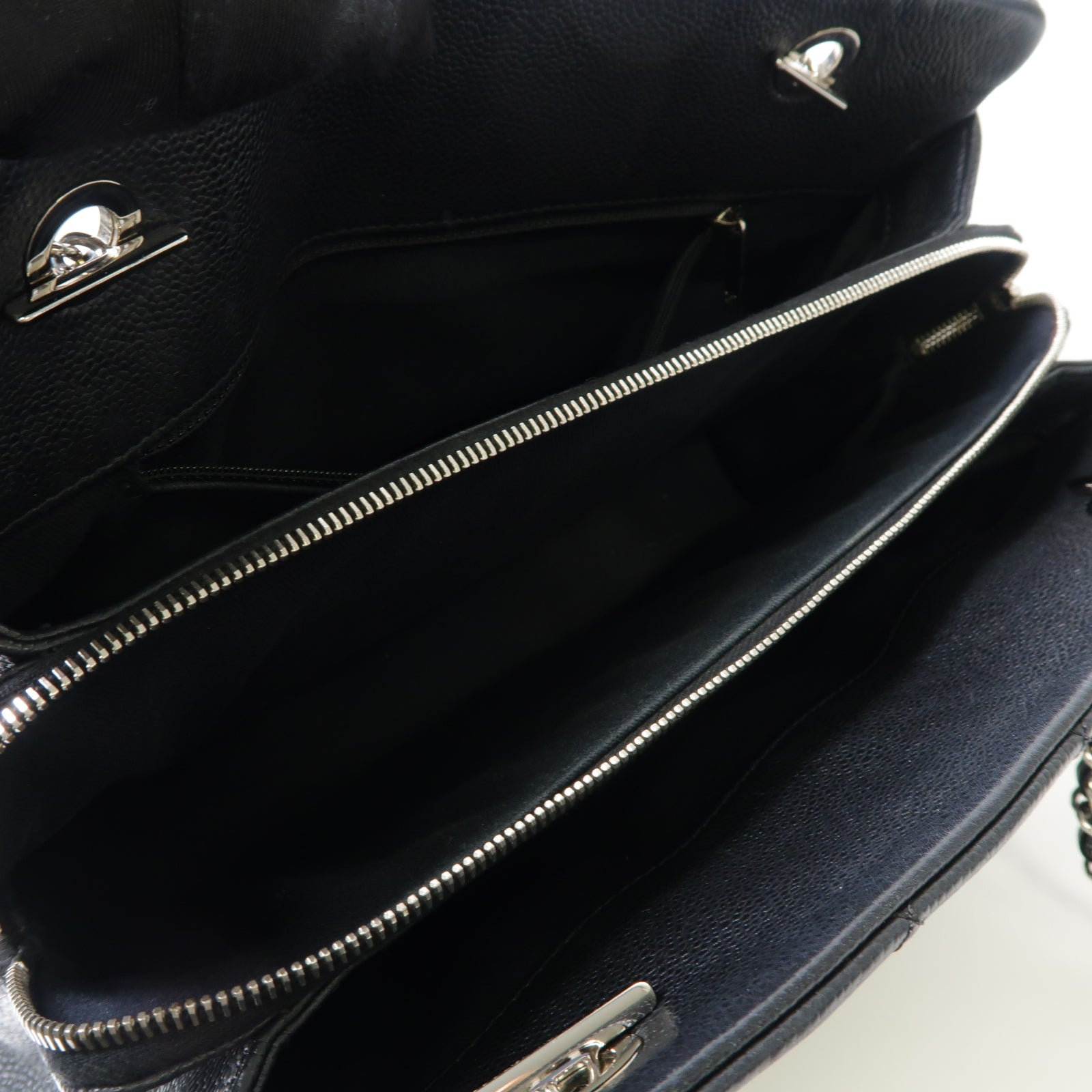 CHANEL **【激減優惠】菱格Caviar皮革Chain Shoulder銀扣鏈帶肩背袋黑色