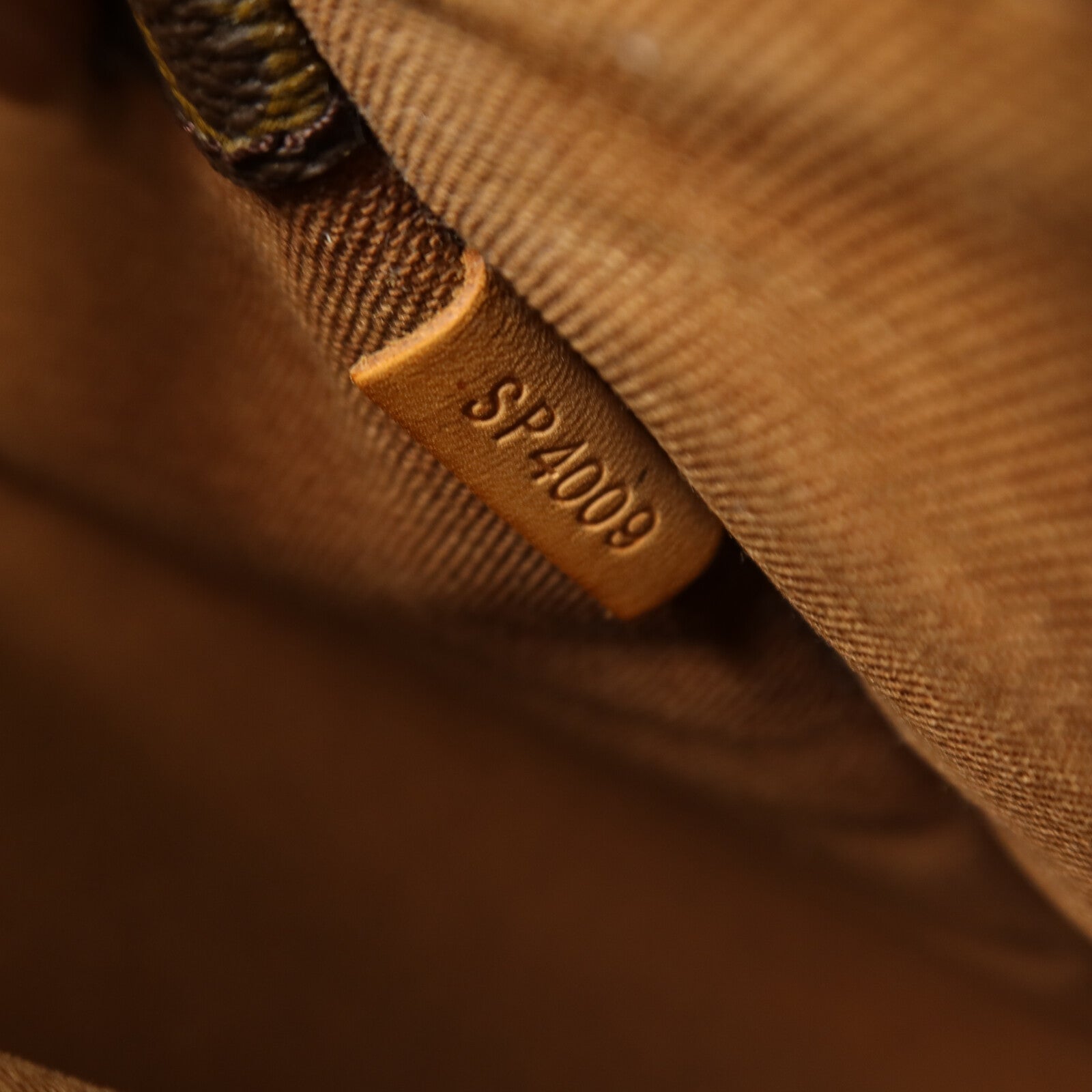 LOUIS VUITTON Monogram Trotteur Beaubourg金扣肩背袋