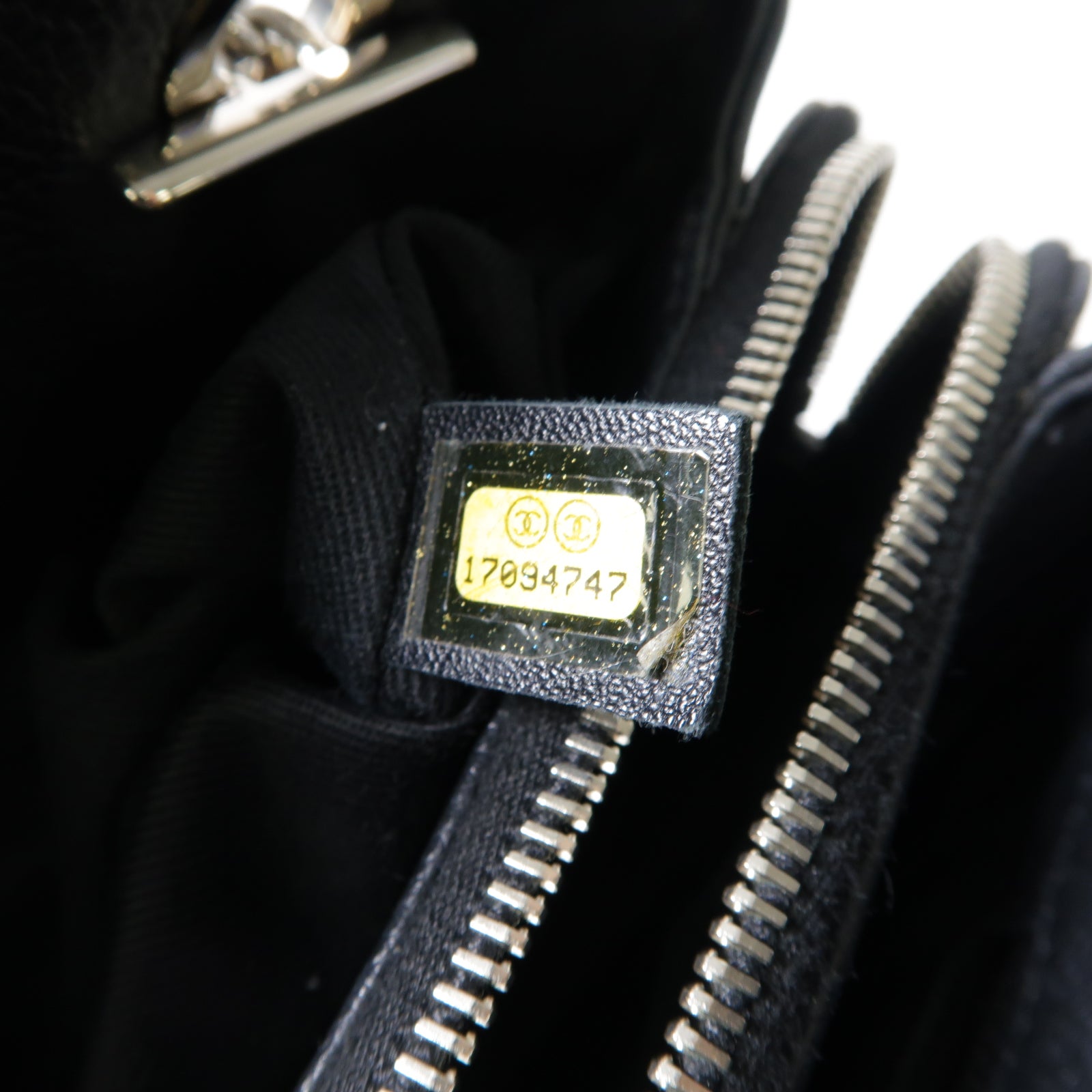 CHANEL **【激減優惠】菱格Caviar皮革Chain Shoulder銀扣鏈帶肩背袋黑色